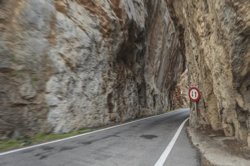 SunnyRoad_RockyTunnel_BKP_12_800.jpg