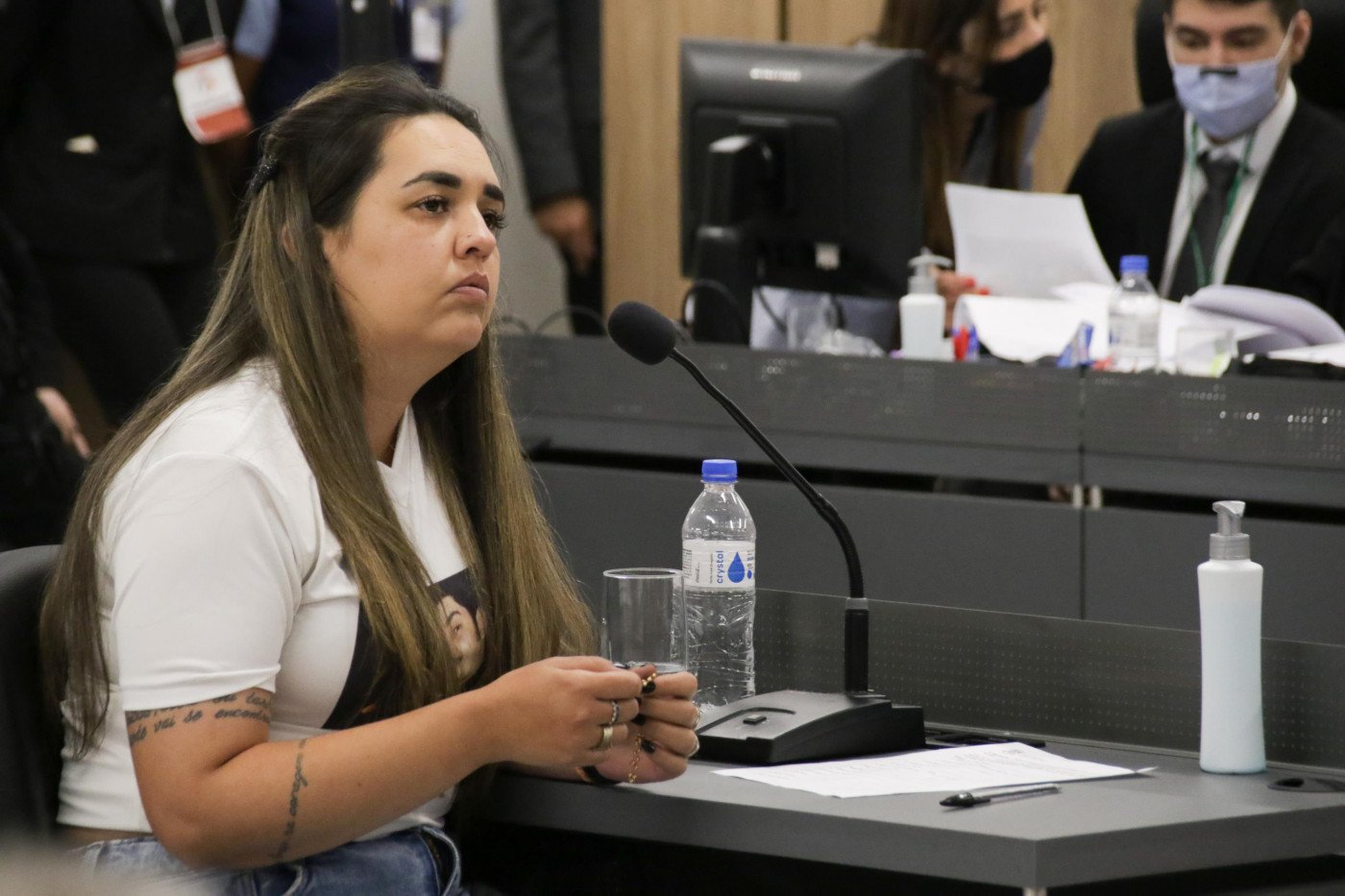 Jéssica Rosado, uma das sobreviventes, durante o julgamento