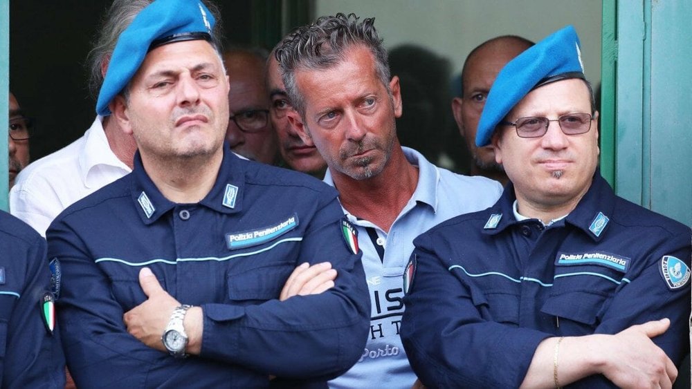 Massimo Bossetti e policiais