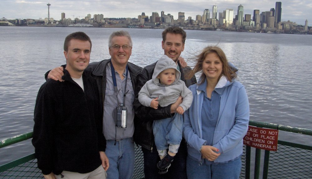 Michael, cunhado de Susan, o sogro Steve, Susan com Josh e seu filho