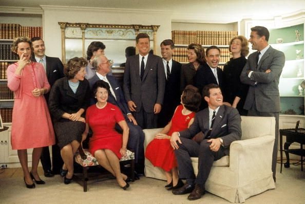 A família Kennedy após John vencer as eleições