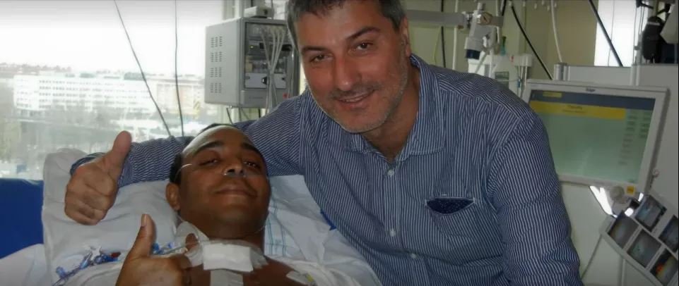 Paolo e Andemariam, primeiro paciente que recebeu a traqueia artificial