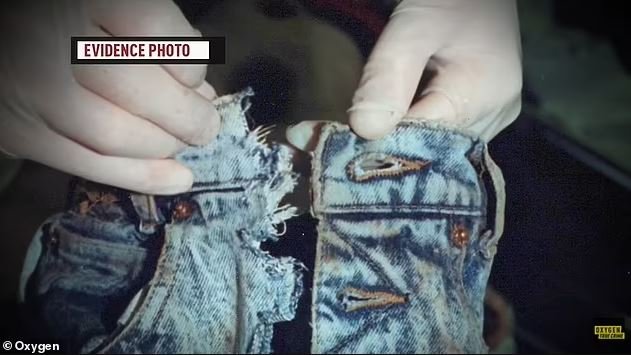 O jeans rasgado da Taunja, que serviu como evidência pra polícia