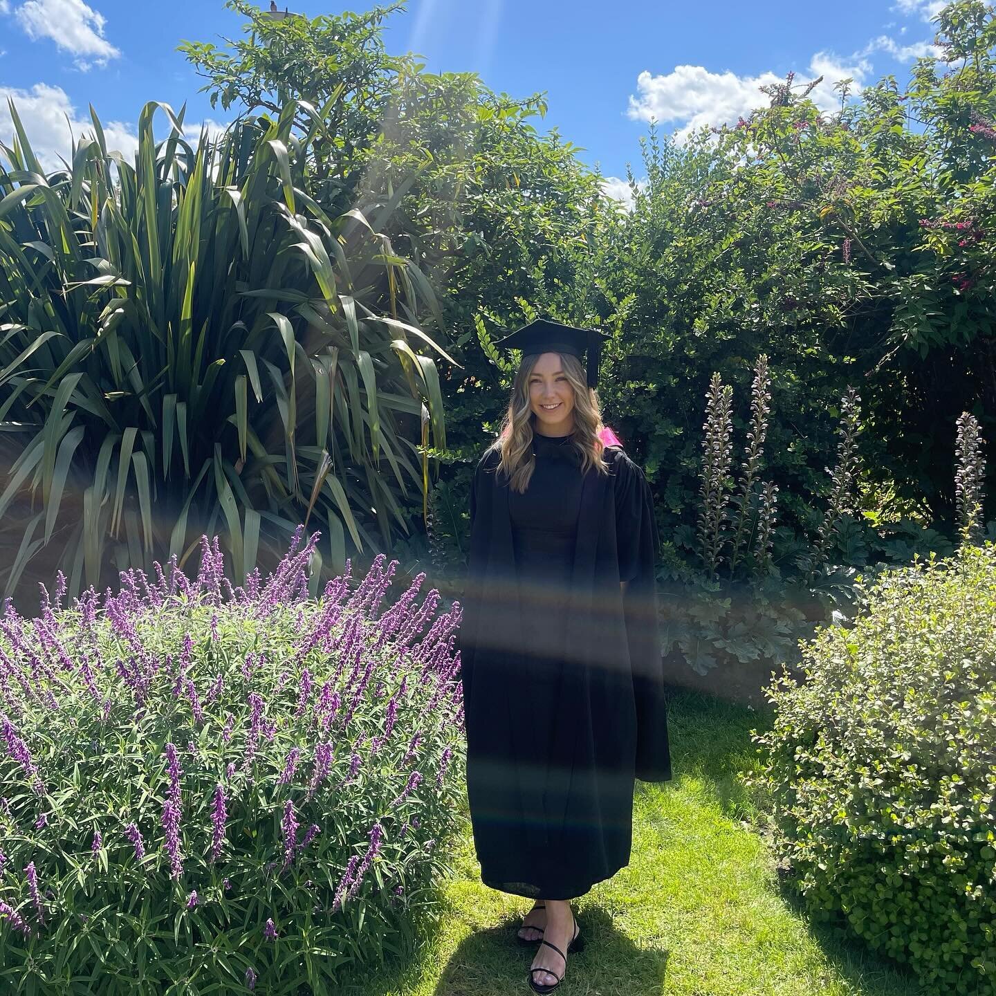 I&rsquo;ve been VERY quiet on this page for the last six months of this year, mostly due to the fact that I&rsquo;ve been busy finishing off my Master of Advanced Nursing Practice! 🎓🍾💫
I spent the last 12 months taking clinical teaching and resear