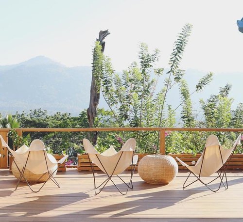 YOGA-RETREAT-VENUE-SRI-LANKA-EXPERIENCE-RETREATS-Deck+view.jpg