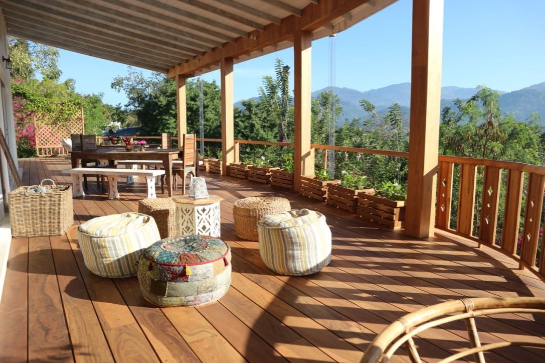 YOGA-RETREAT-VENUE-SRI-LANKA-EXPERIENCE-RETREATS-bright-deck.jpg