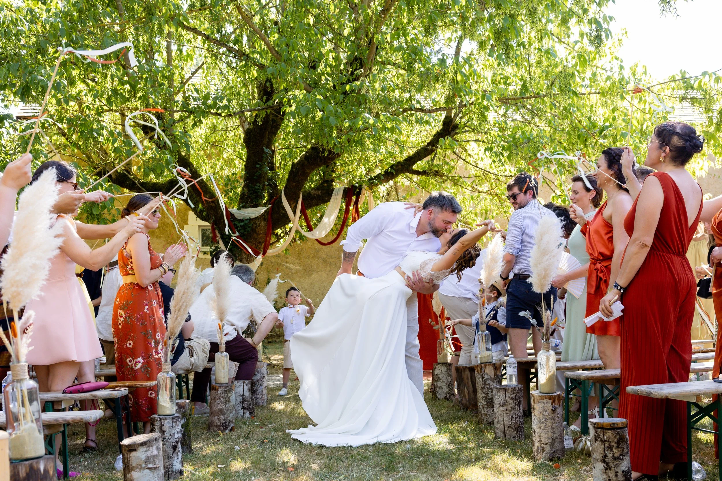 Baiser des mariés en fin de cérémonie