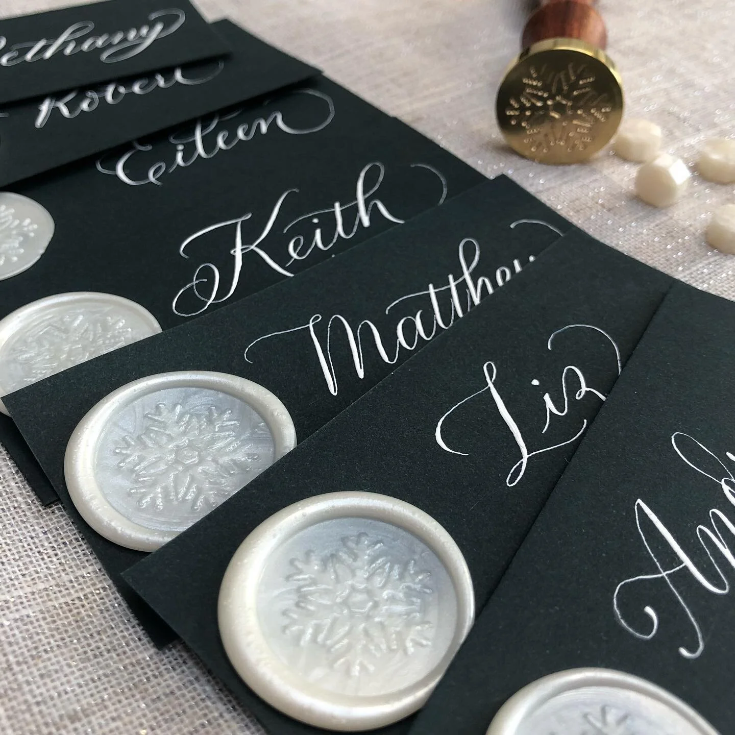 I think I have managed to set up an IG shop for my Christmas Cards &amp; Place Cards 🤞&hellip;.it was a bit bamboozling to be honest&hellip; Could you click on the links &amp; check they work for me please?

#christmasshop #christmascards2022 #calli