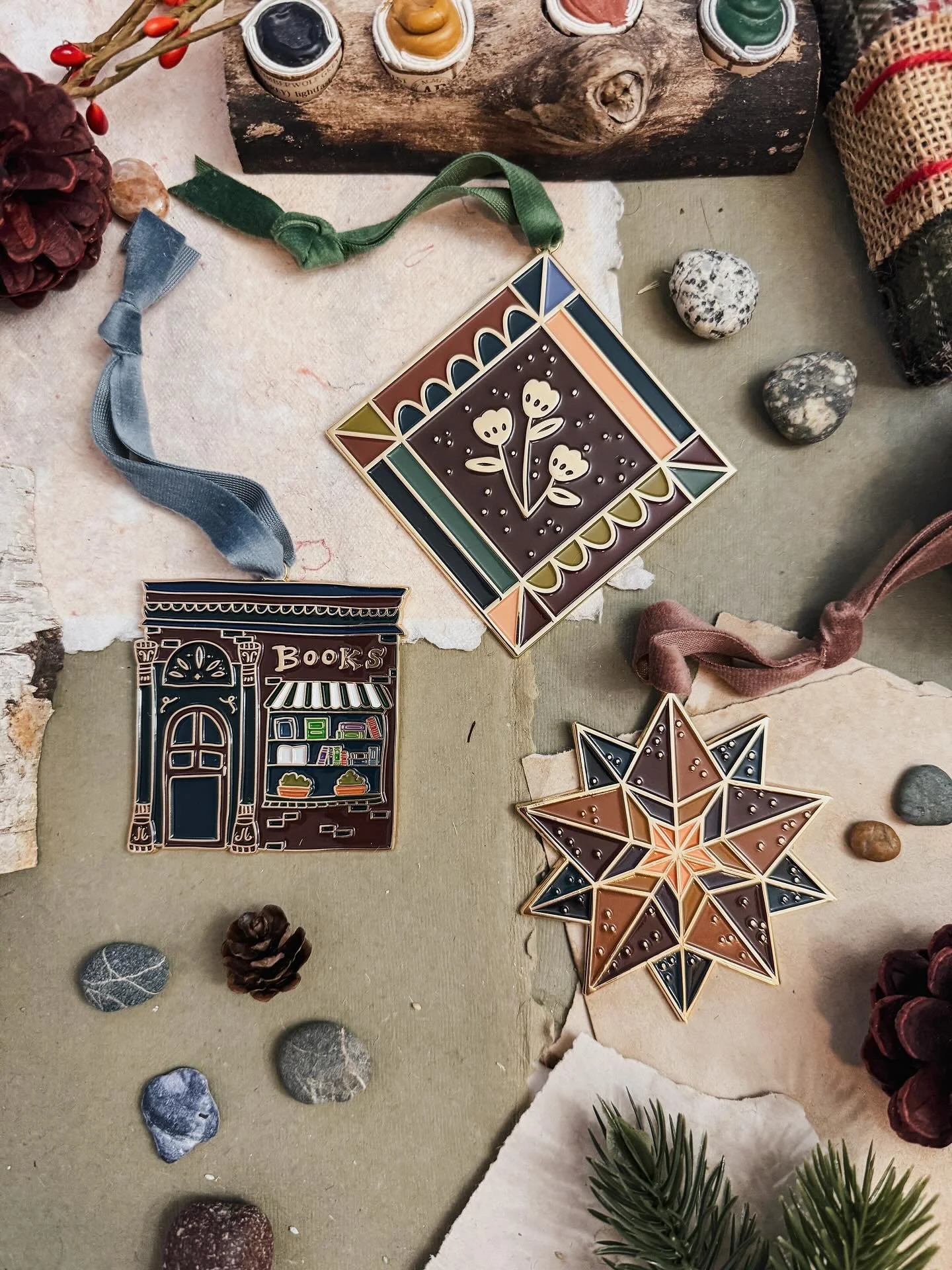 SURPRISE!! 🥳🥳

I dropped three NEW ornaments to my Christmas shop this morning (see my profile for shop details)!

- Bookstore Ornament
- Flower Bed Ornament
- Evening Star Ornament

I have been eagerly (and anxiously 😅) waiting for the opportunit