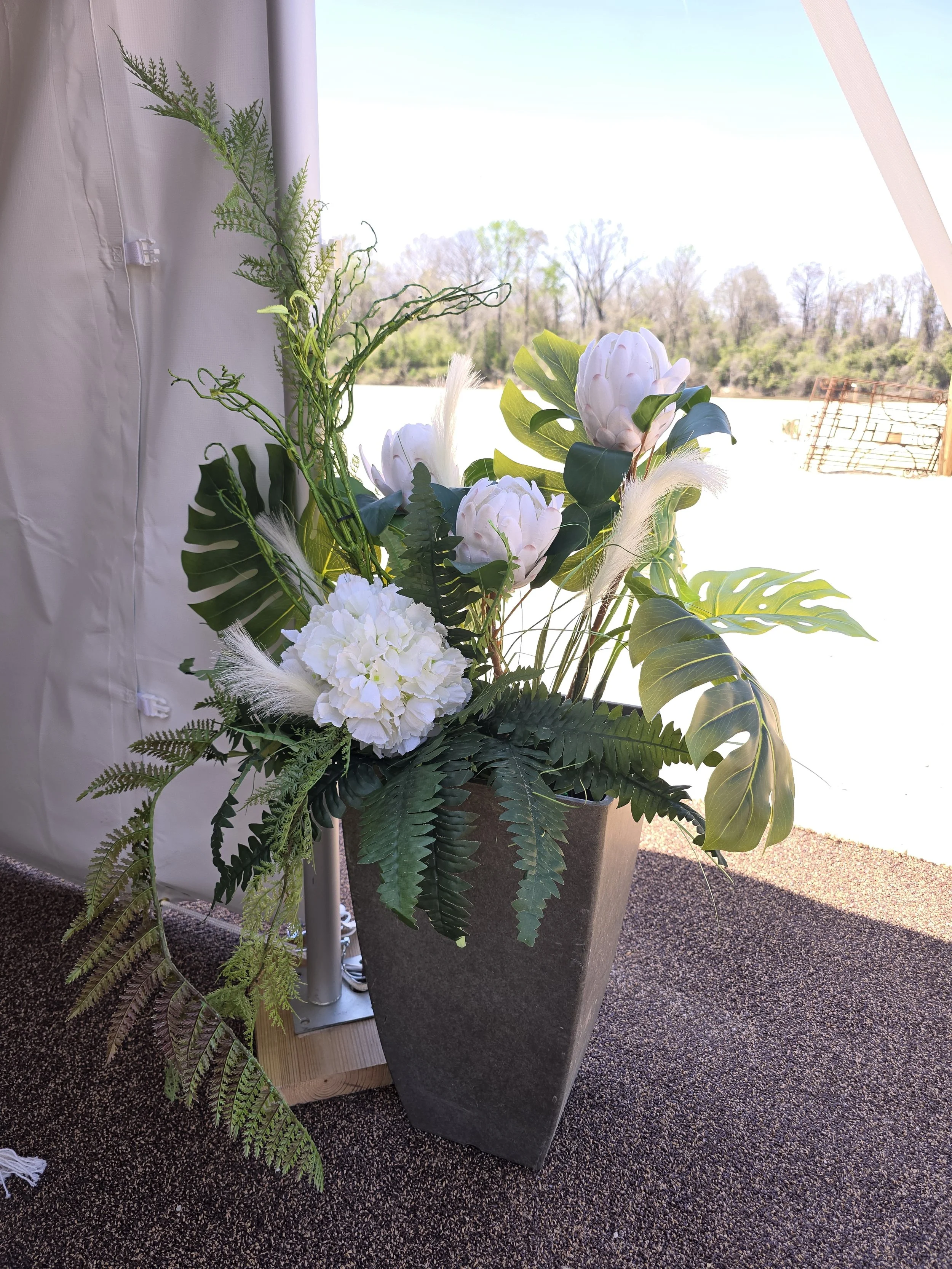Complimentary floral Arrangements (4)