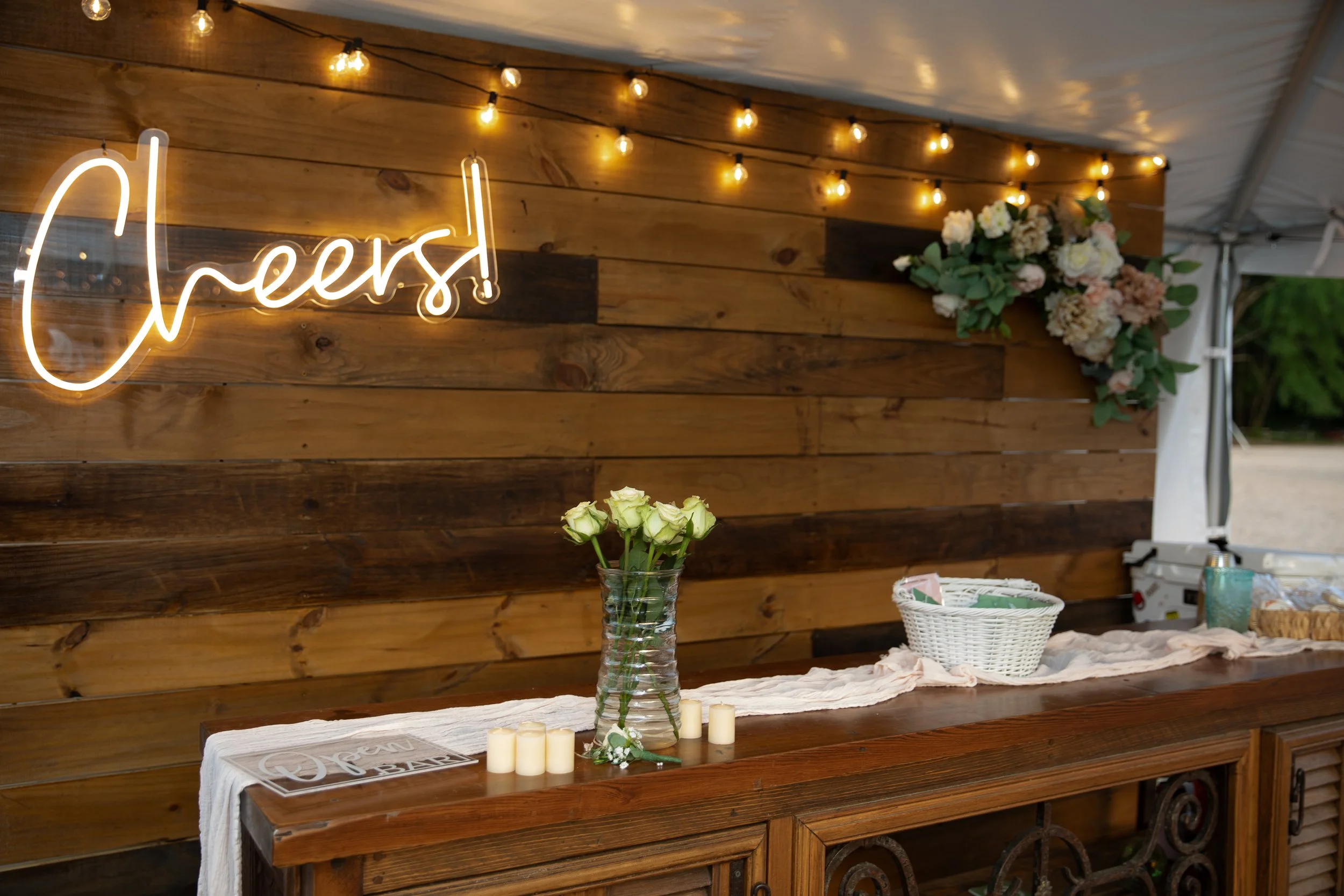 Complimentary CHEERS! sign