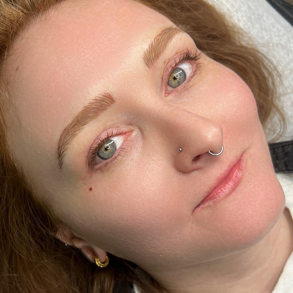 What&rsquo;s better than maintenance brows? Maybe adding a cute little heart freck! 🥹❤️ 
-
#microblading #freckles #pmubrows #maintenancebrows #combobrows #browartist #phillybrows #phillymicroblading #fishtown_philly #redheadbrows #blondebrows