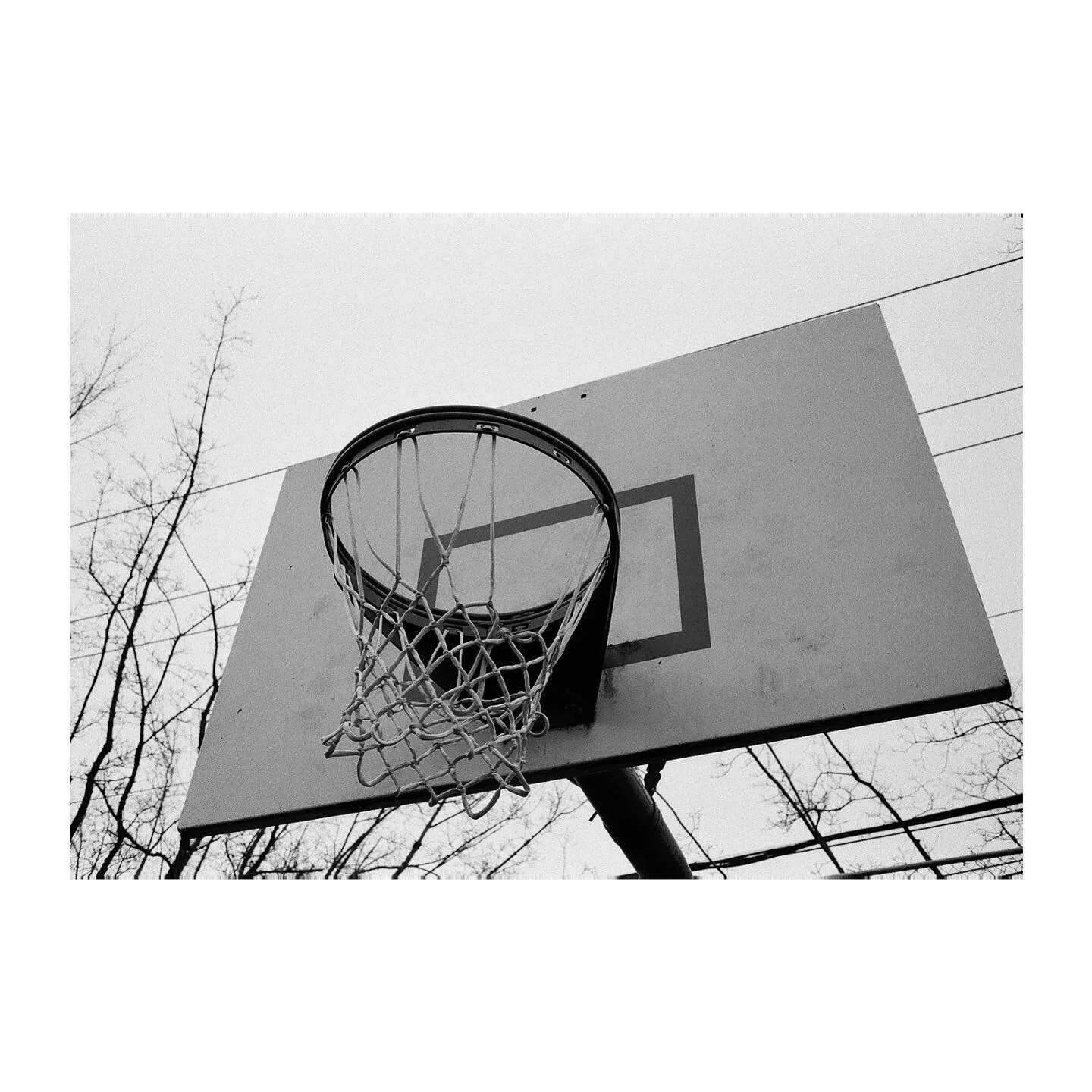 Flooding my insta with bnw and I like it. #leicam6 #35mm