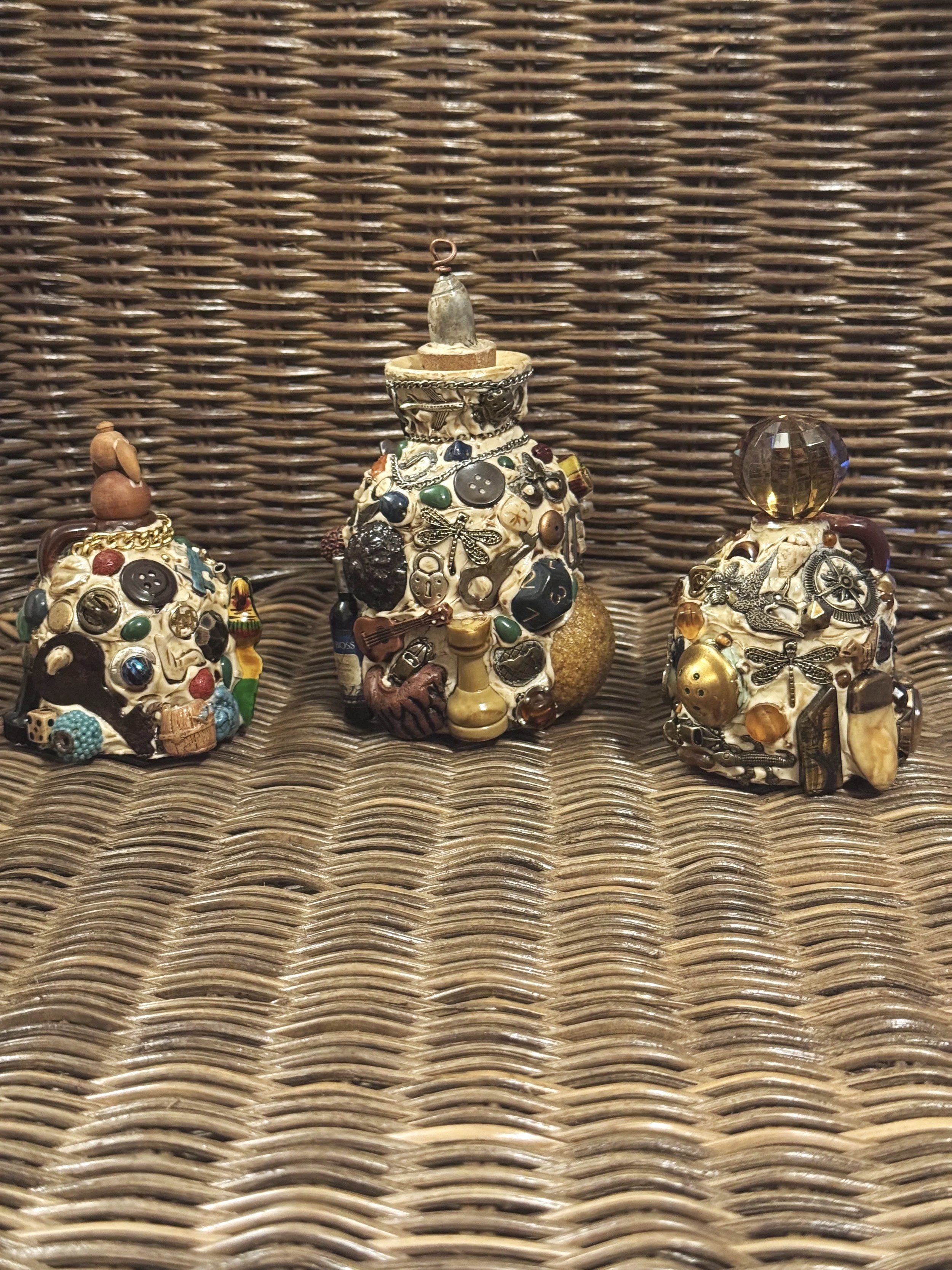 Mini Memories
memory vessels
3.5x3, 5x3.5, 3.5x3