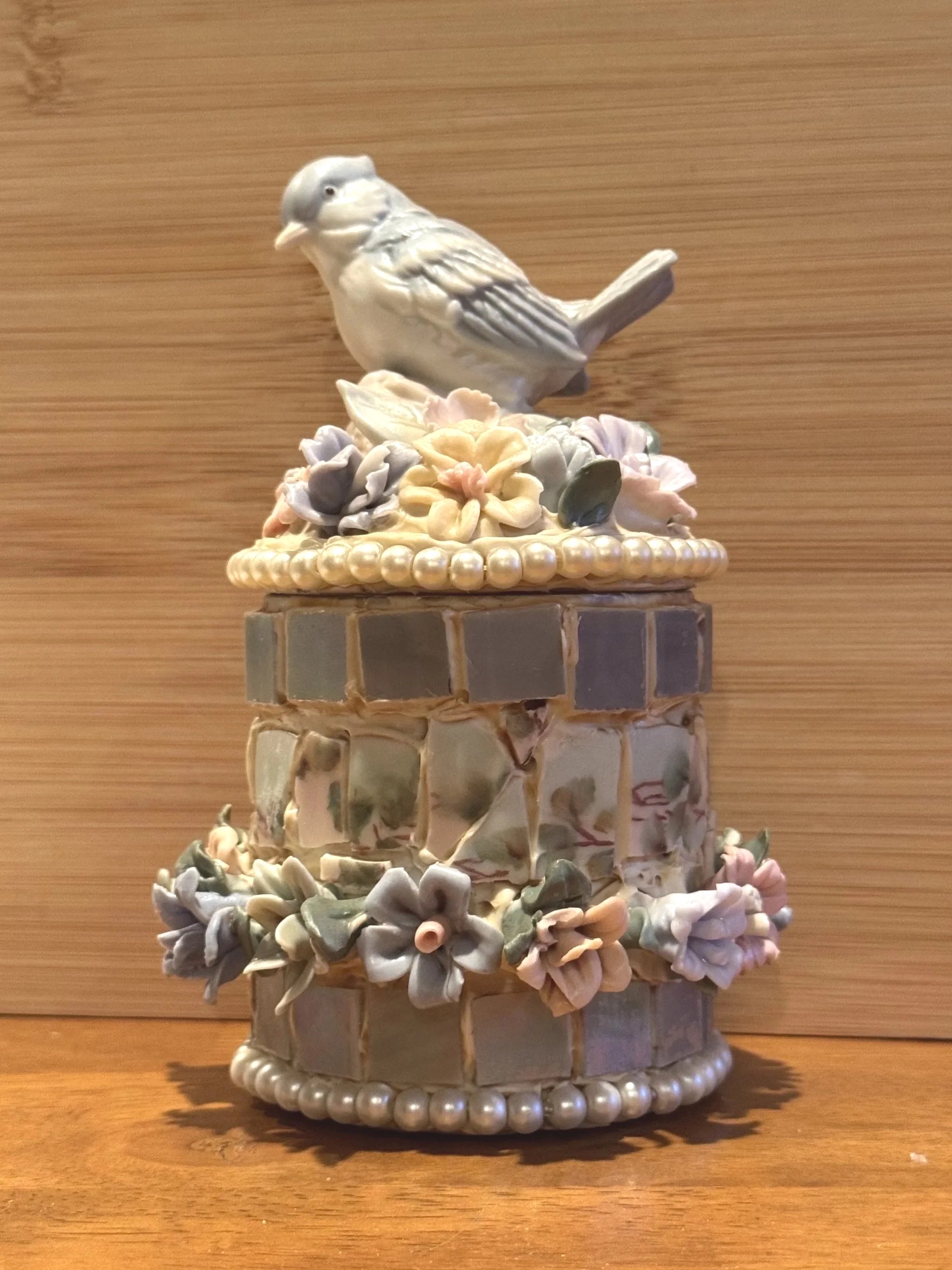 Gray Bird in Garden
sugar bowl
6x4.5