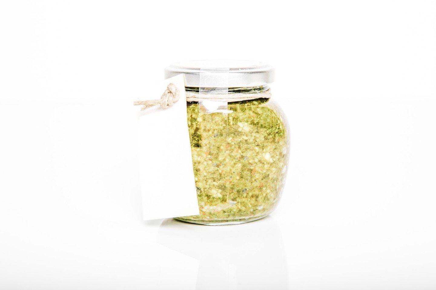 Our absolute favorite #vegan pesto⁠
⁠
So simple, just put everything in a food processor, press the button and Voila! Perfect to put on your pasta or pizza or anything else you like!⁠
⁠
6 ingredients⁠
⁠
3 cups Basil⁠
2 Garlic cloves, large⁠
1 Lemon, 