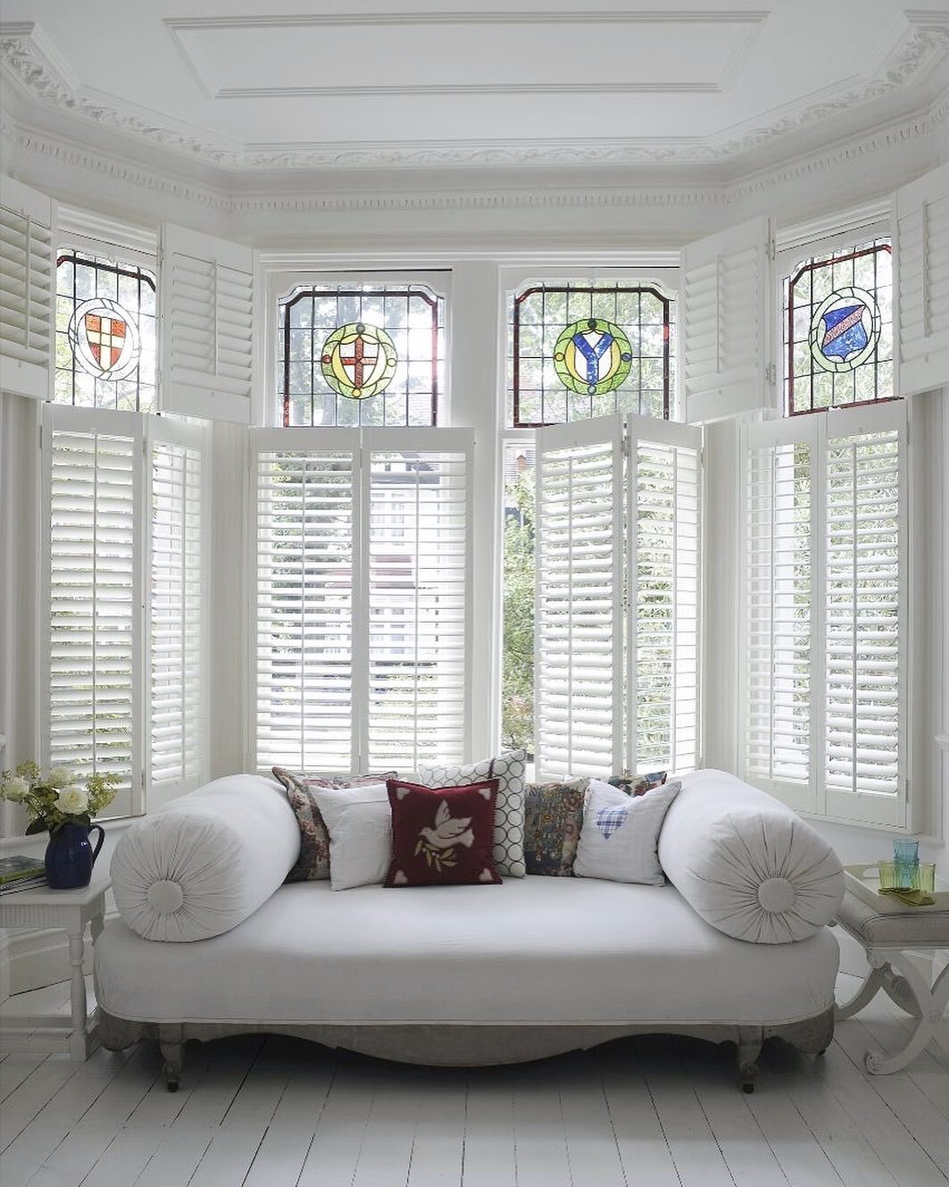 We are often asked how to dress a bay window, and if shutters are a suitable option. 
&bull;
&bull;
With extra windows and angles at play, they can be a little more complicated than standard windows to dress...
&bull;
&bull;
These beautiful tier-on-t