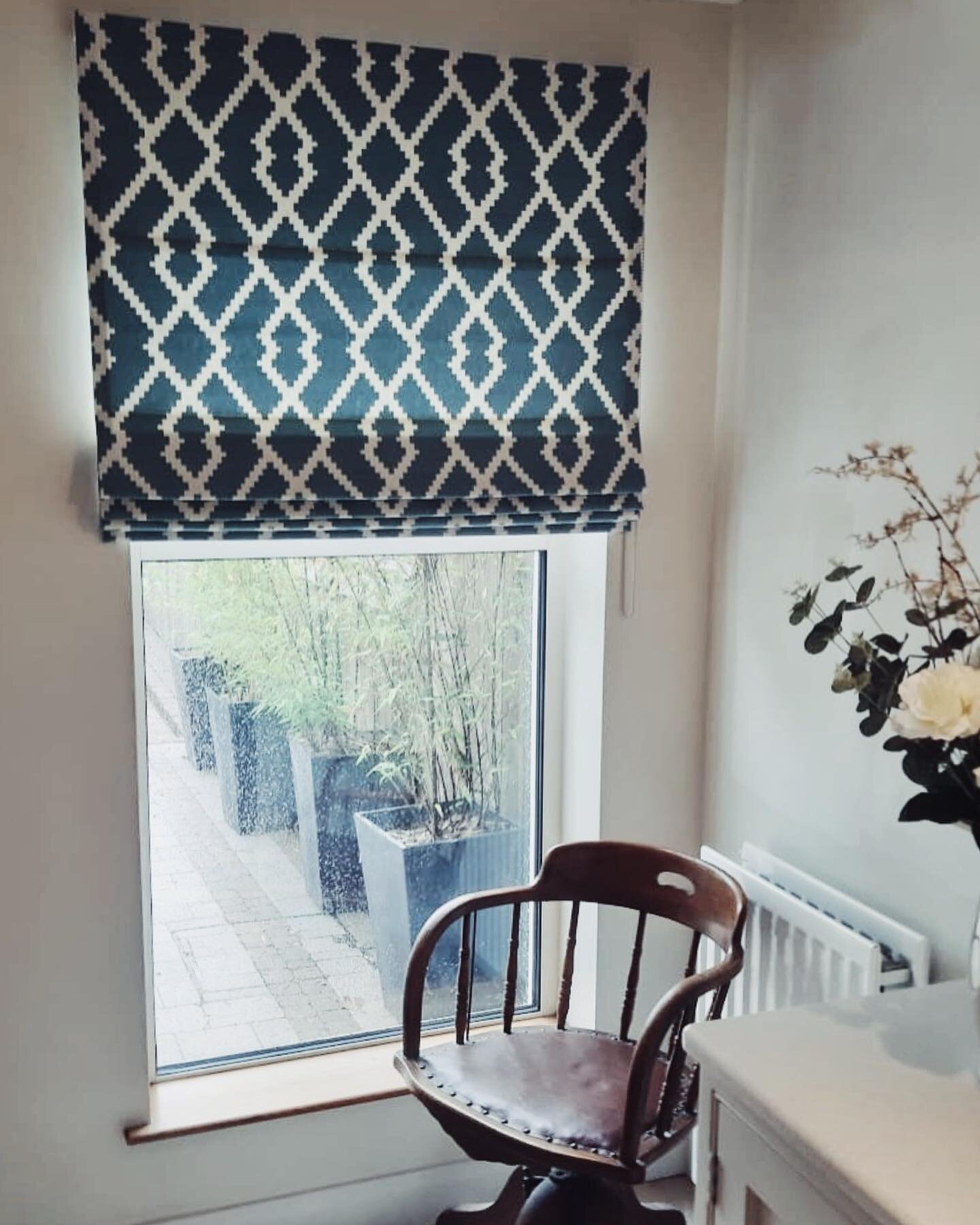 Fitting today, a classic Roman blind using @romo_fabrics for another happy customer🙌🏽