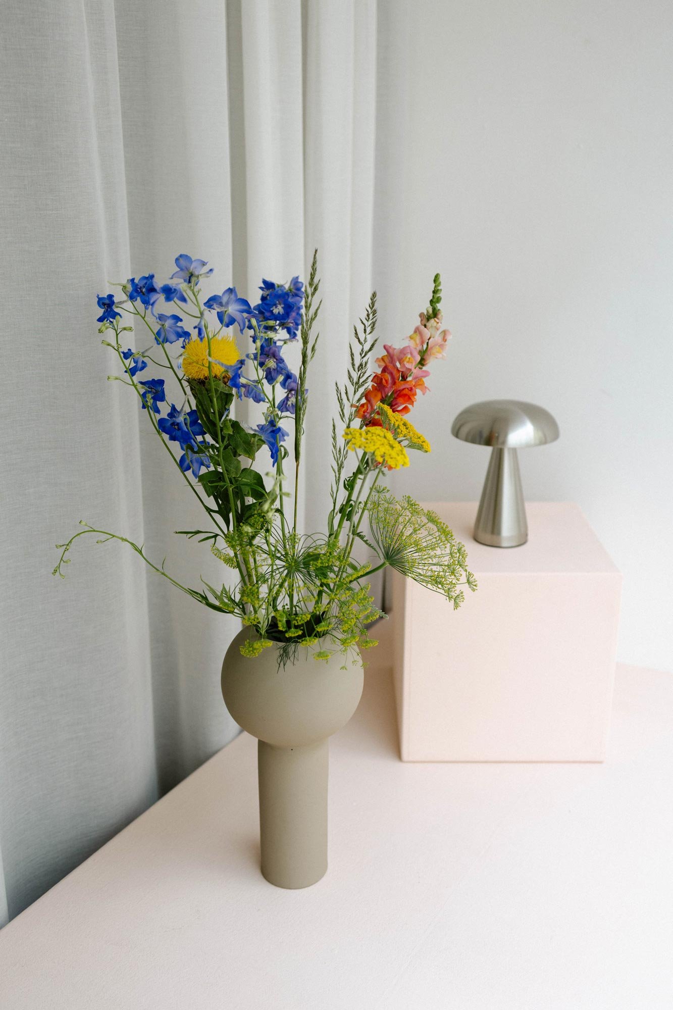 Caroline Rubik ist eine freiberufliche Art Direktorin und Brand Designerin aus Köln. Ihr Fokus liegt auf Branding und Packaging Design in den verschiedensten Bereichen wie Beauty, Lifestyle, Interior, Food und Healthcare.