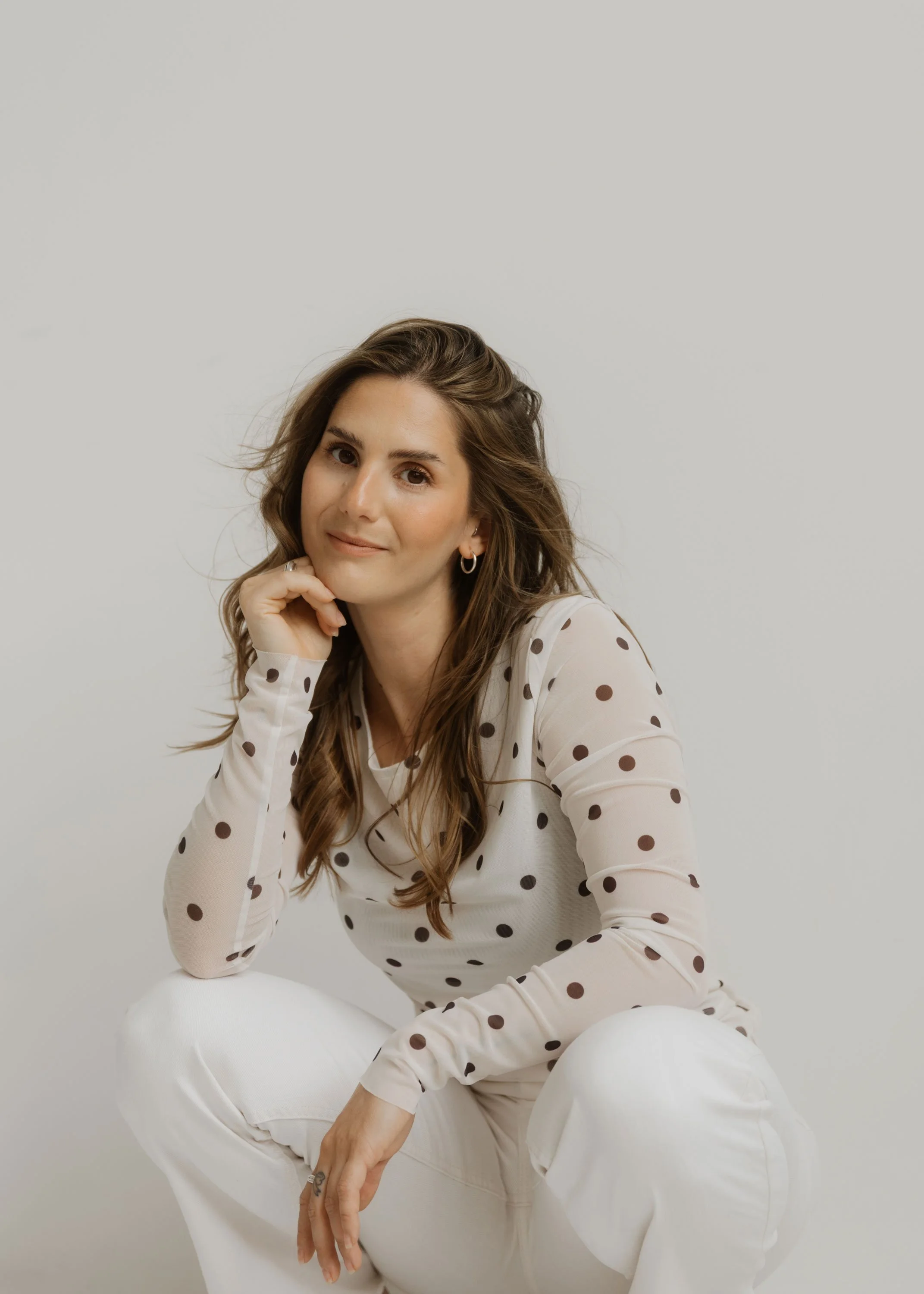 Caroline Rubik ist eine freiberufliche Brand Designerin und Art Direktorin aus Köln. Ihr Fokus liegt auf Branding und Packaging Design in den Bereichen Beauty, Lifestyle, Interior, Food, Wellness Healthcare.