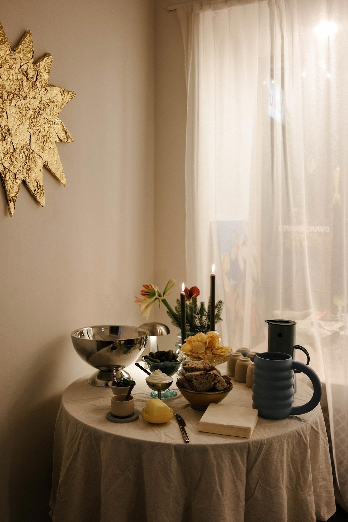 Caroline Rubik ist eine freiberufliche Art Direktorin und Brand Designerin aus Köln. Ihr Fokus liegt auf Branding und Packaging Design in den verschiedensten Bereichen wie Beauty, Lifestyle, Interior, Food und Healthcare.