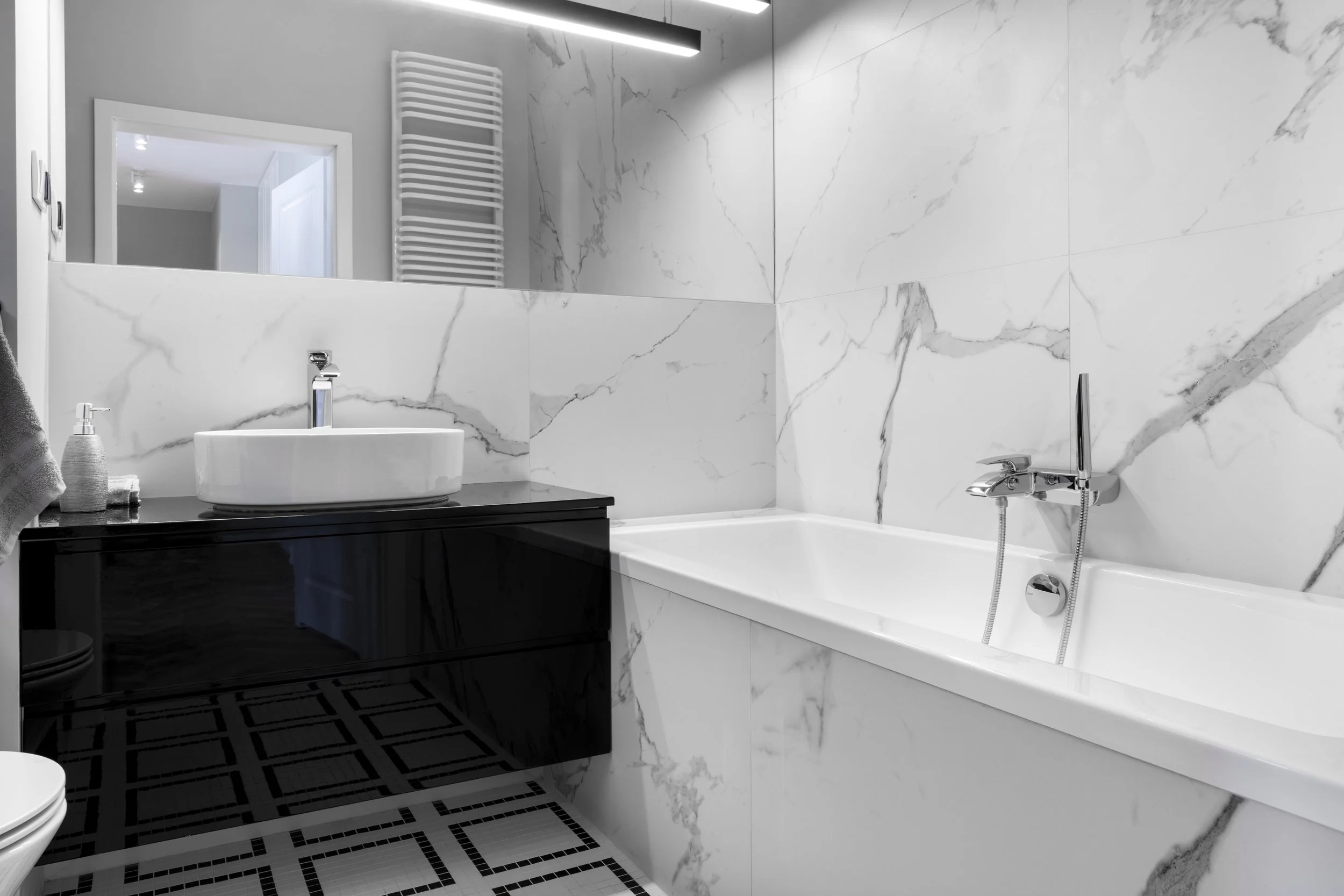 Statuario Rock Polished with Carving MATT 120x60.jpeg