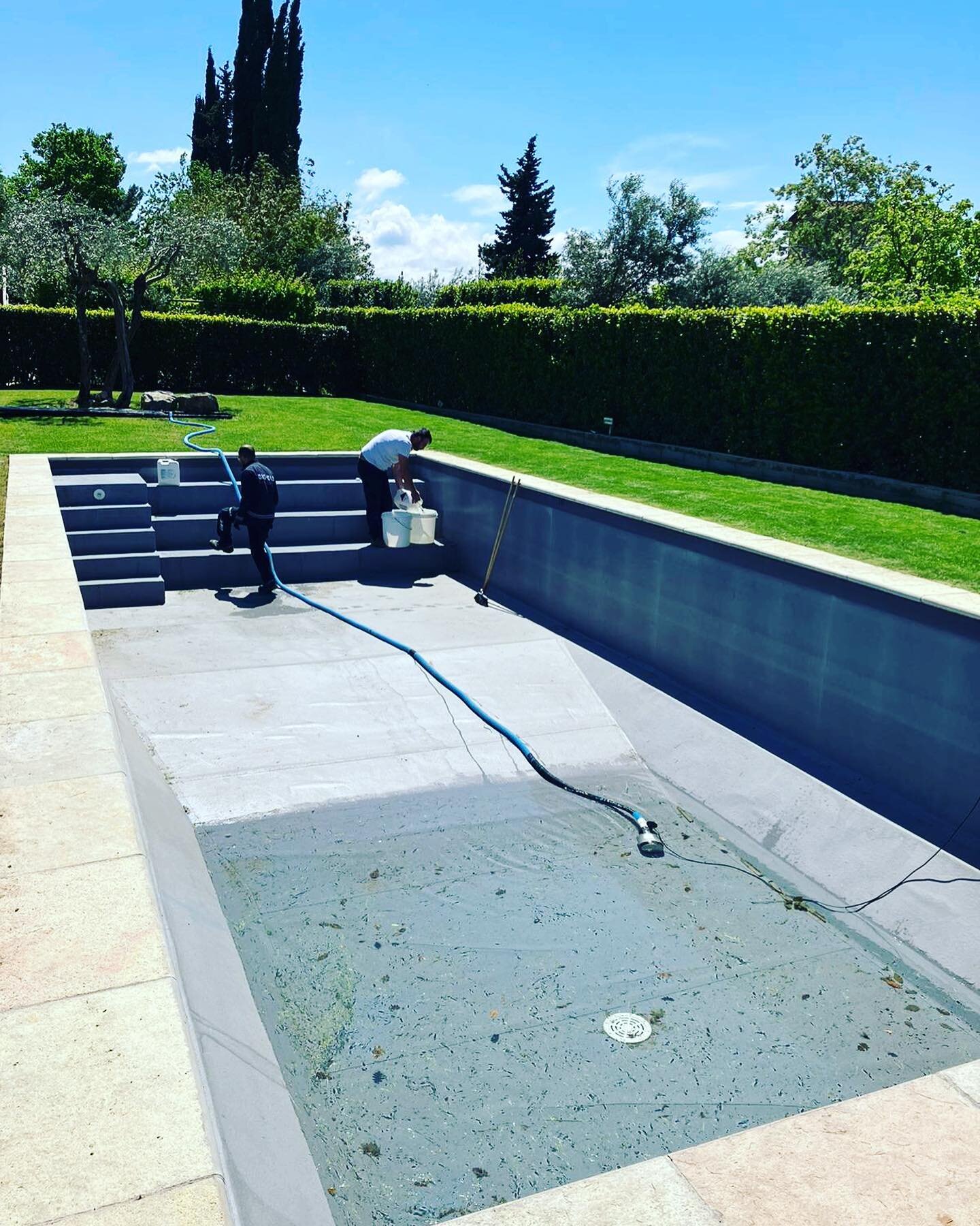 This year we needed to refill the pool. It was touch and go mission of coordinating the access of such a huge truck past our gates but we managed it! 
.
#tuscany #tuscanygram #florenceitaly #summervacay #firenzegram #mediterraneangarden #mediterranea