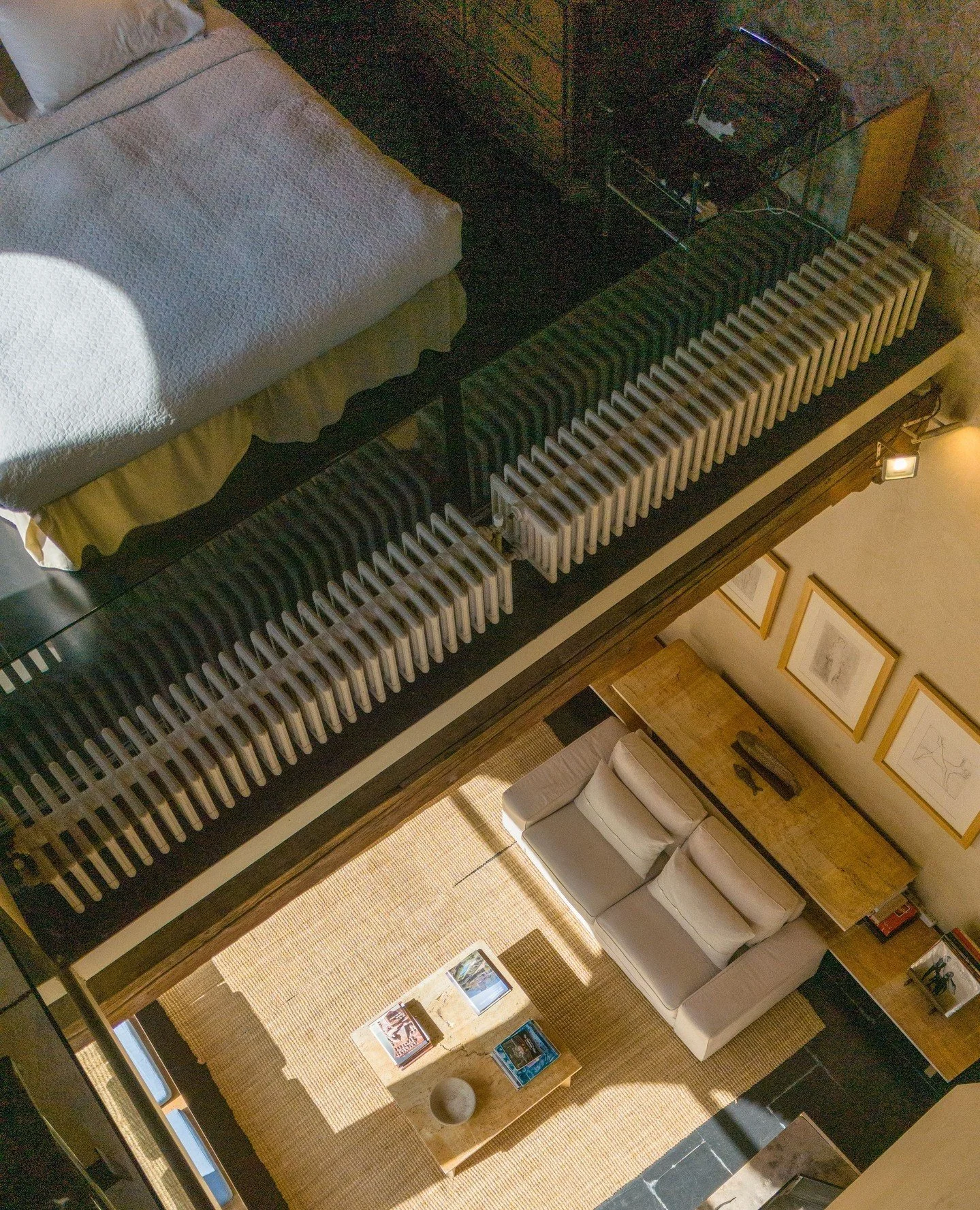 Soft light, timeless textures, and space to simply be.⁠
⁠
The living room at Torre di Sopra is where mornings begin slowly and evenings linger longer. A place to read, reflect, or share a glass of wine as the Tuscan hills fade into twilight. ⁠
⁠
Disc