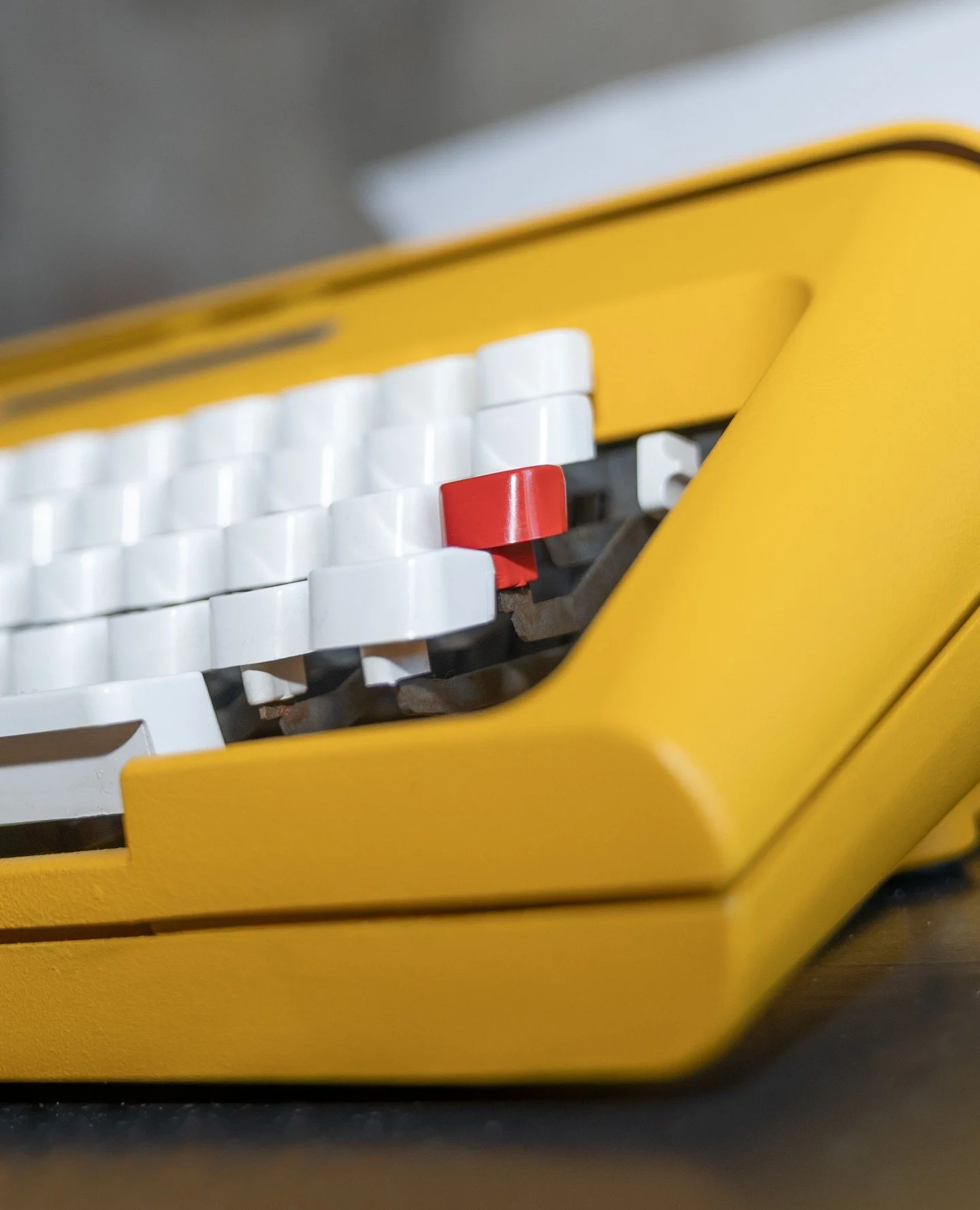 A timeless companion to quiet mornings and inspired afternoons: the Olivetti Lettera 35, a reminder that creativity often begins with the simple rhythm of keys and the beauty of slowing down.⁠
⁠
A piece of design history, still whispering stories wai