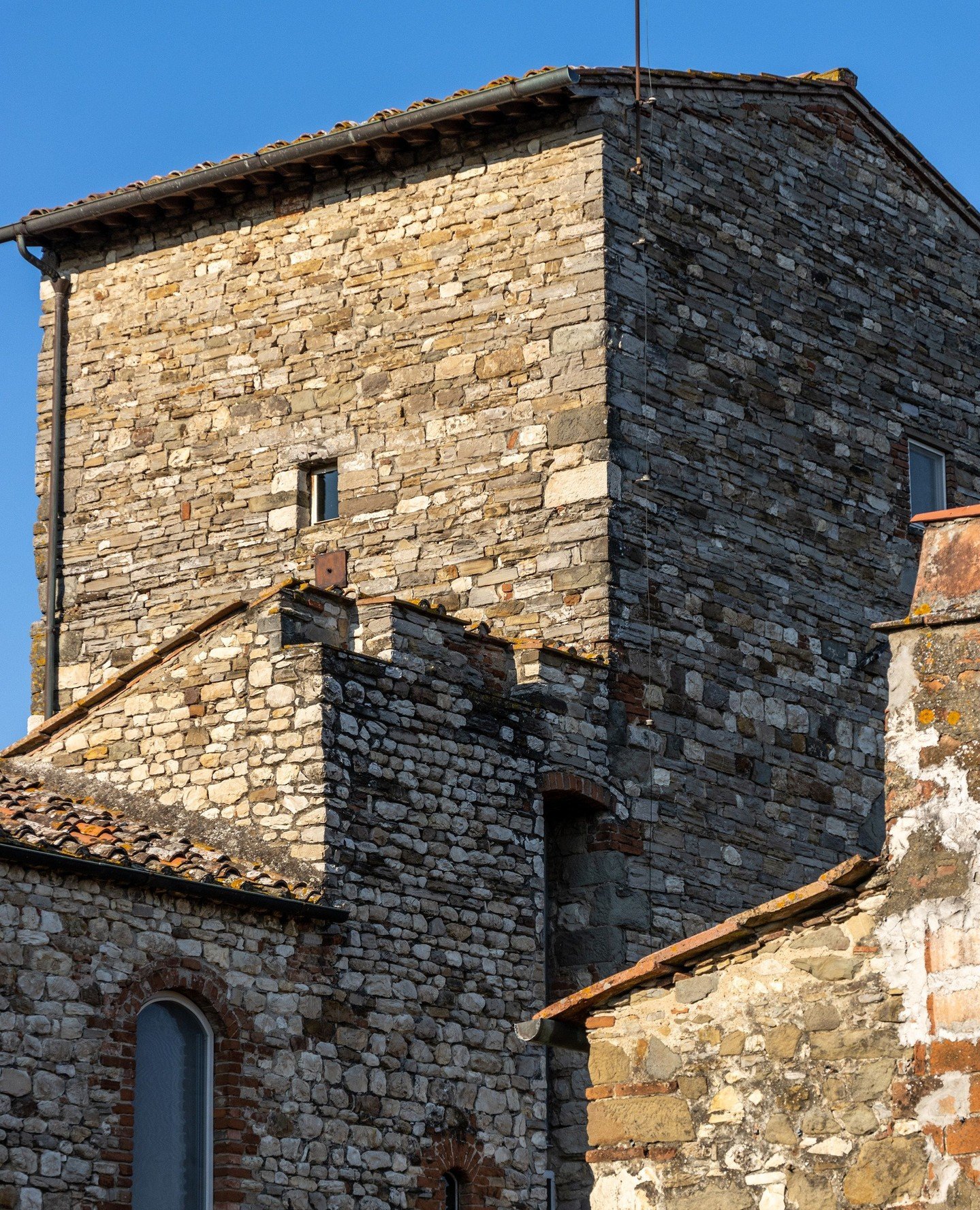 Older than most of Florence itself.⁠
⁠
Torre di Sopra&rsquo;s story began long before many of the city&rsquo;s most famous milestones: before the Magna Carta was sealed, before the rise of the Knights Templar across Europe, and centuries before Filip