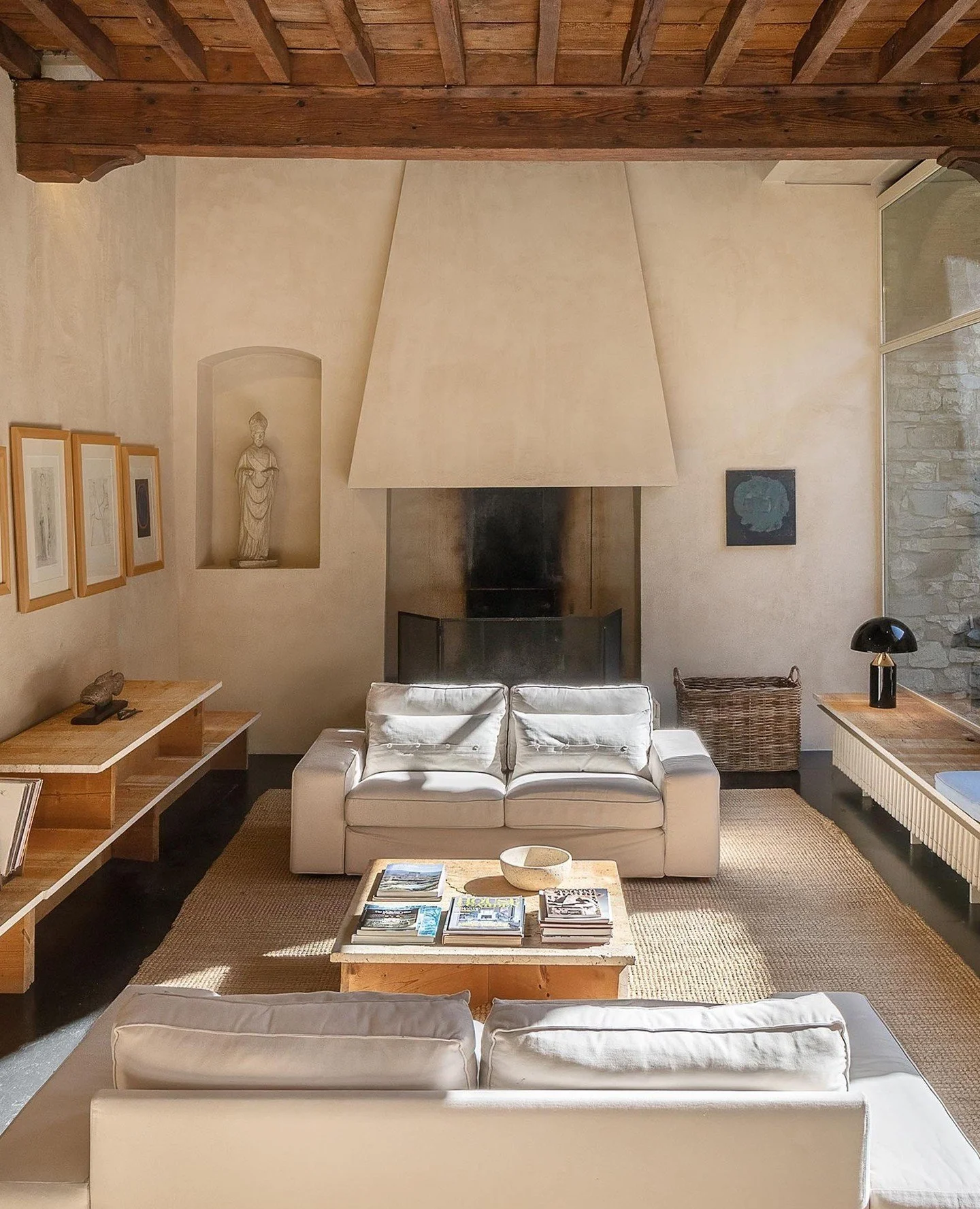 A quiet sense of elegance, felt rather than seen. ⁠
⁠
In the living room at Torre di Sopra, every element is in balance: light, proportion, and carefully chosen pieces coming together with effortless harmony.⁠
⁠
⁠
⁠
#TorreDiSopra #LivingRoom #DesignR