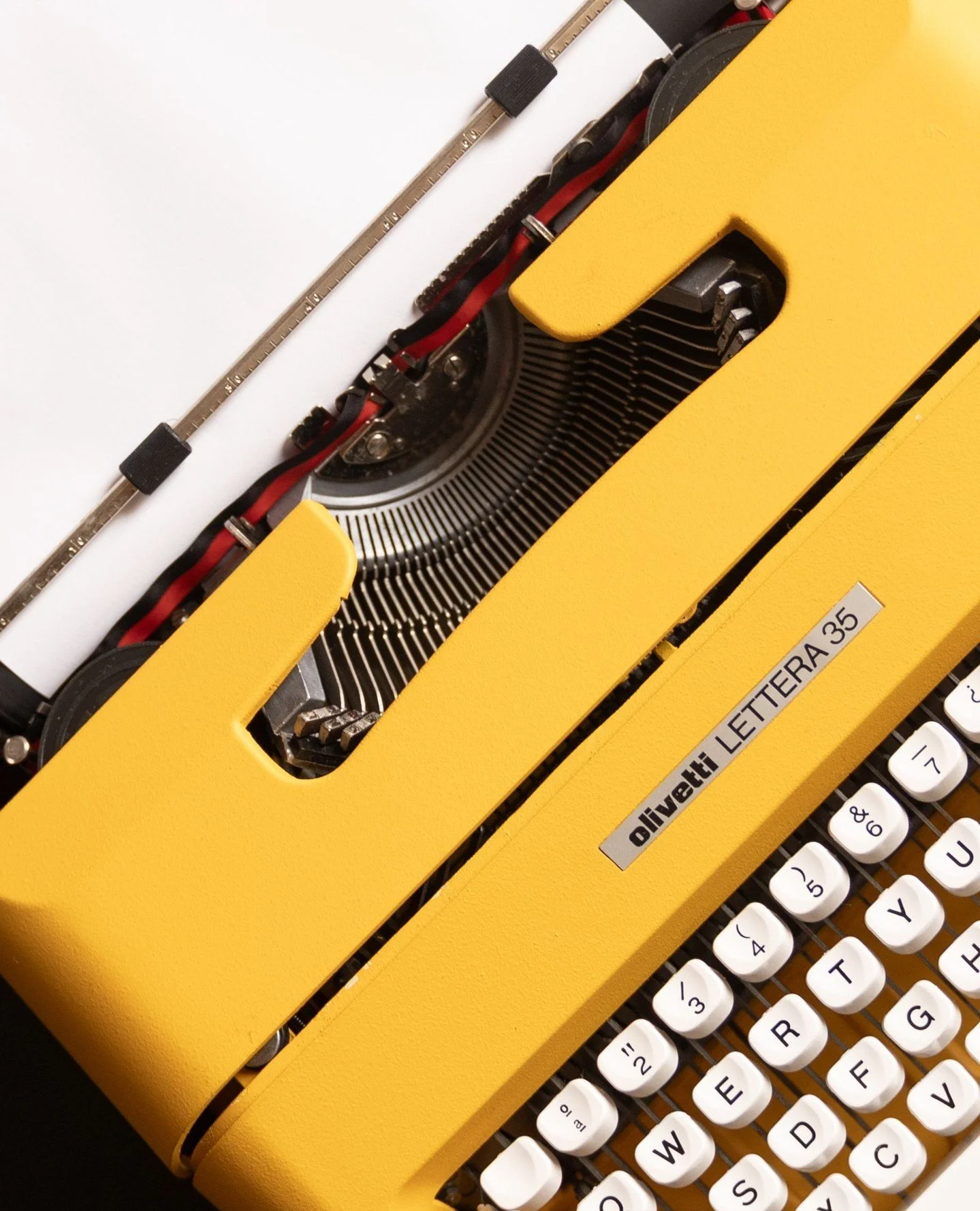 Write your next chapter here. ⁠
⁠
At Torre di Sopra, even the smallest rituals invite you to slow down: the rhythm of keys, the blank page waiting, the feeling that something is about to begin...⁠
⁠
⁠
Piece:  Olivetti Lettera 35⁠
Year: 1974⁠
Designer