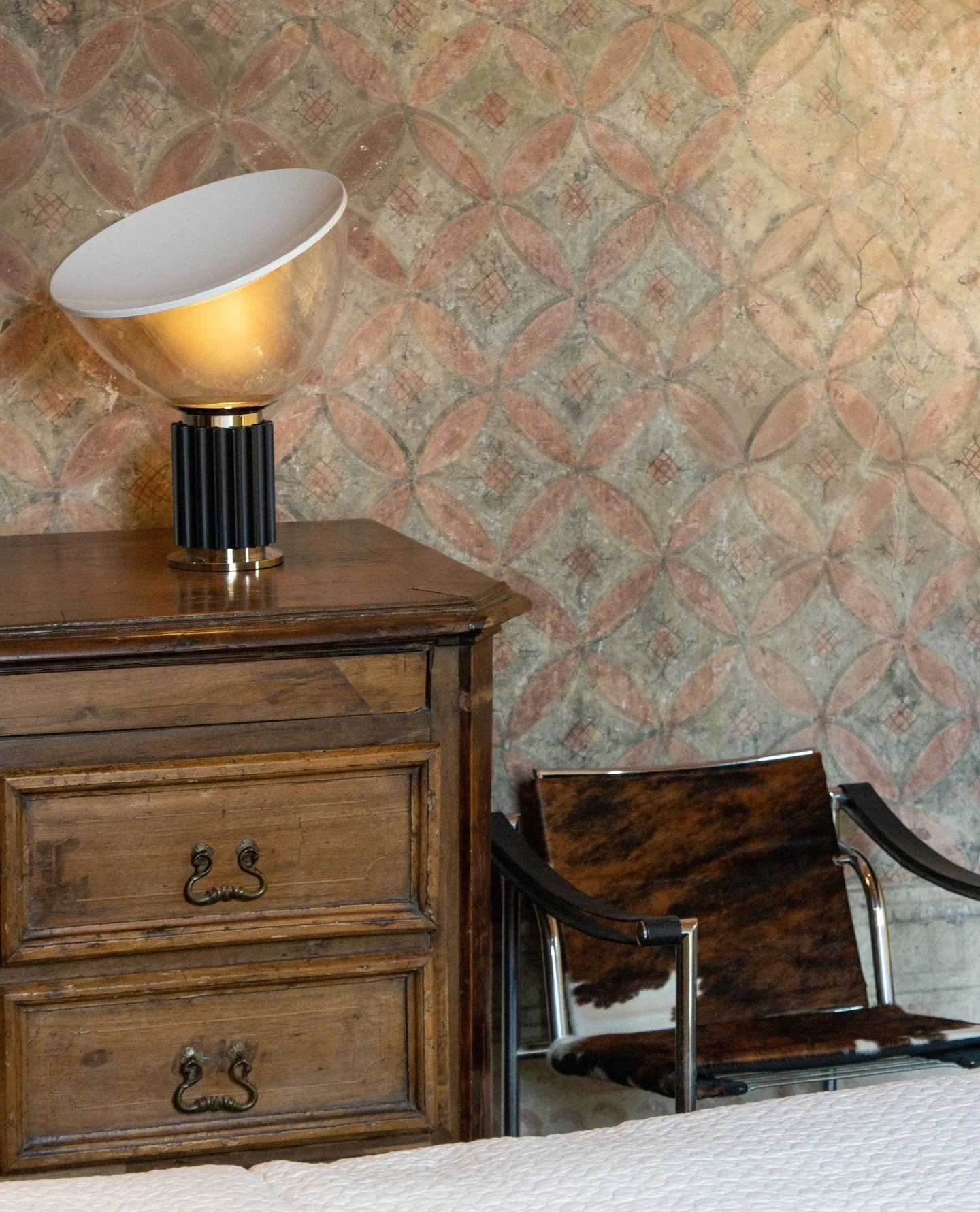 Some pieces never wait for the lights to go down. ⁠
⁠
In the Peruzzi Bedroom, the Taccia lamp is just as captivating in daylight as it is after sunset: a sculptural presence that catches the eye against the frescoed walls, bringing together history a