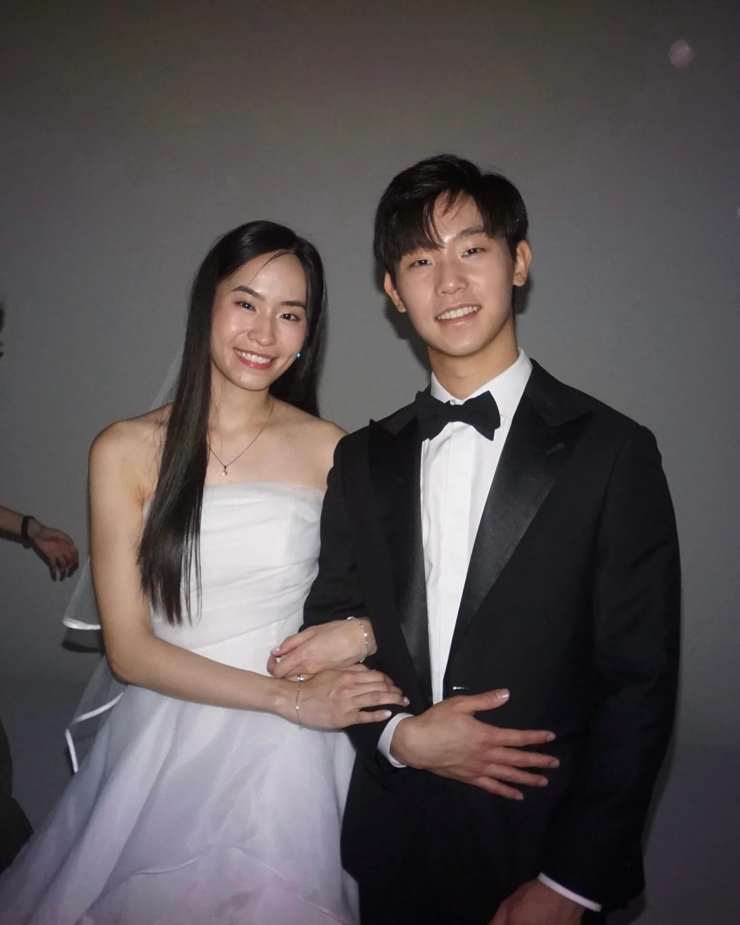 HMUA @sheilakoh_autelier
Feminine Glam with a Touch of Spring Romance

Another straight hair pretty bride 💓 Sometimes less is truly more ✨

&mdash;

[No. 1 in Singapore for Most 5-Star Bridal Makeup Reviews] 

#hairstyling #cute #makeup #bridal #mak