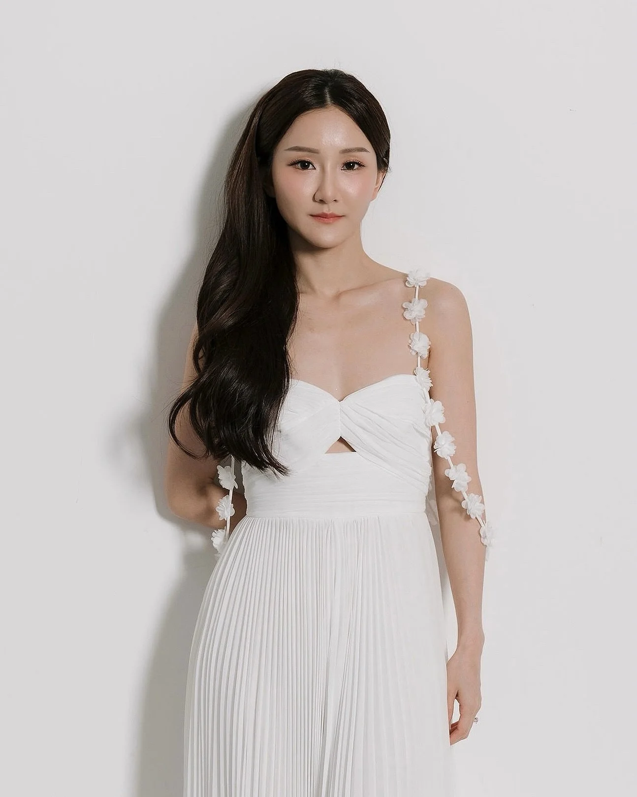 HMUA @rowan_autelier
Authentic Korean Glow with Age Defying Looks

Soft Korean waves paired with a pink-peachy glow, made for dreamy studio shots 💕🍑

&mdash;
MAKEUP &amp; HAIR @rowan_autelier @autelier_makeup
PHOTOGRAPHY @iluminen.singapore @thisis