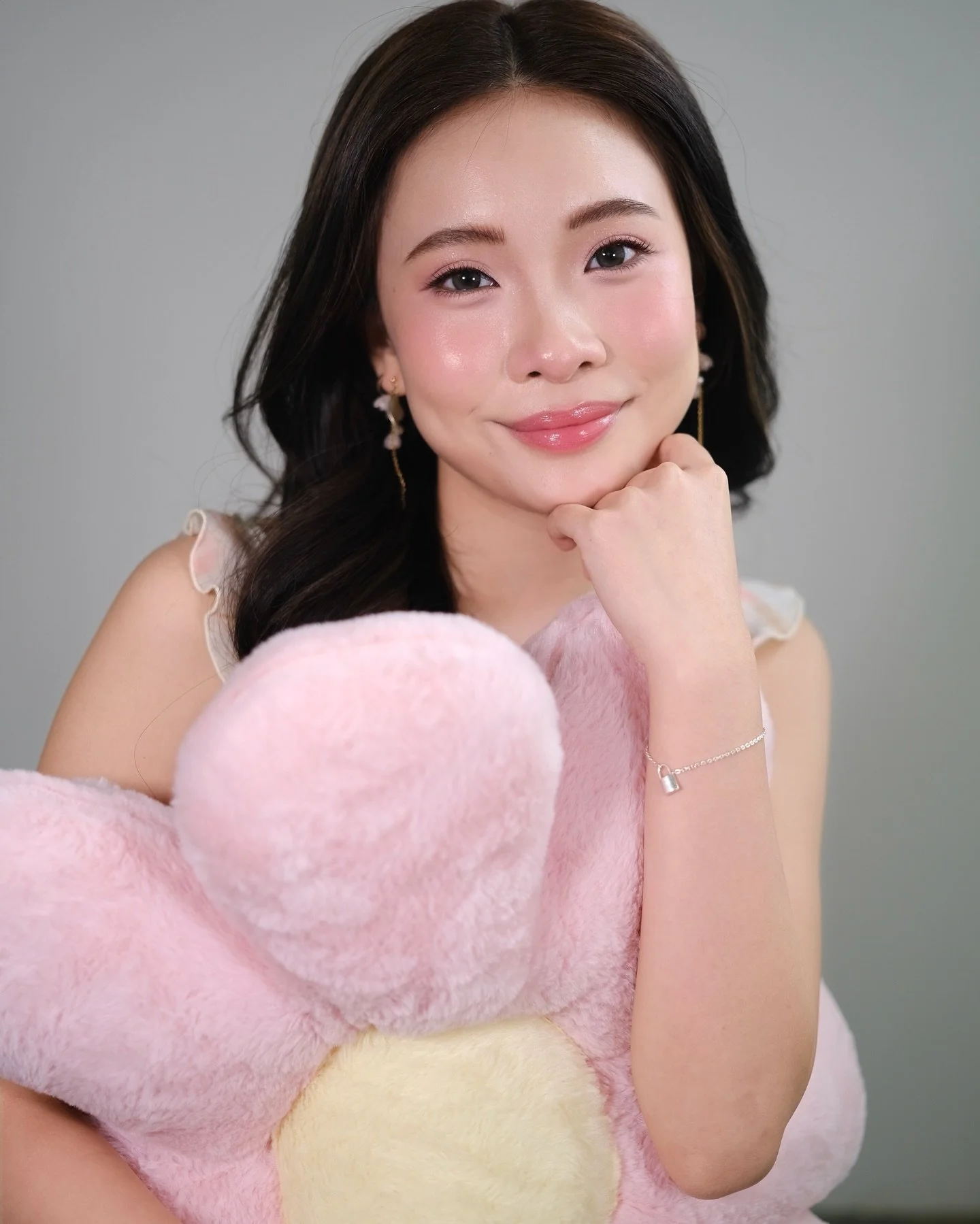 HMUA @cherryau_autelier
Timeless Elegance and Effortlessly Poise

Glowing skin with a natural finish ✨

&mdash;

[No. 1 in Singapore for Most 5-Star Bridal Makeup Reviews]

#hairstyling #cute #makeup #bridal #makeupartist bridalmakeup makeuplooks wed