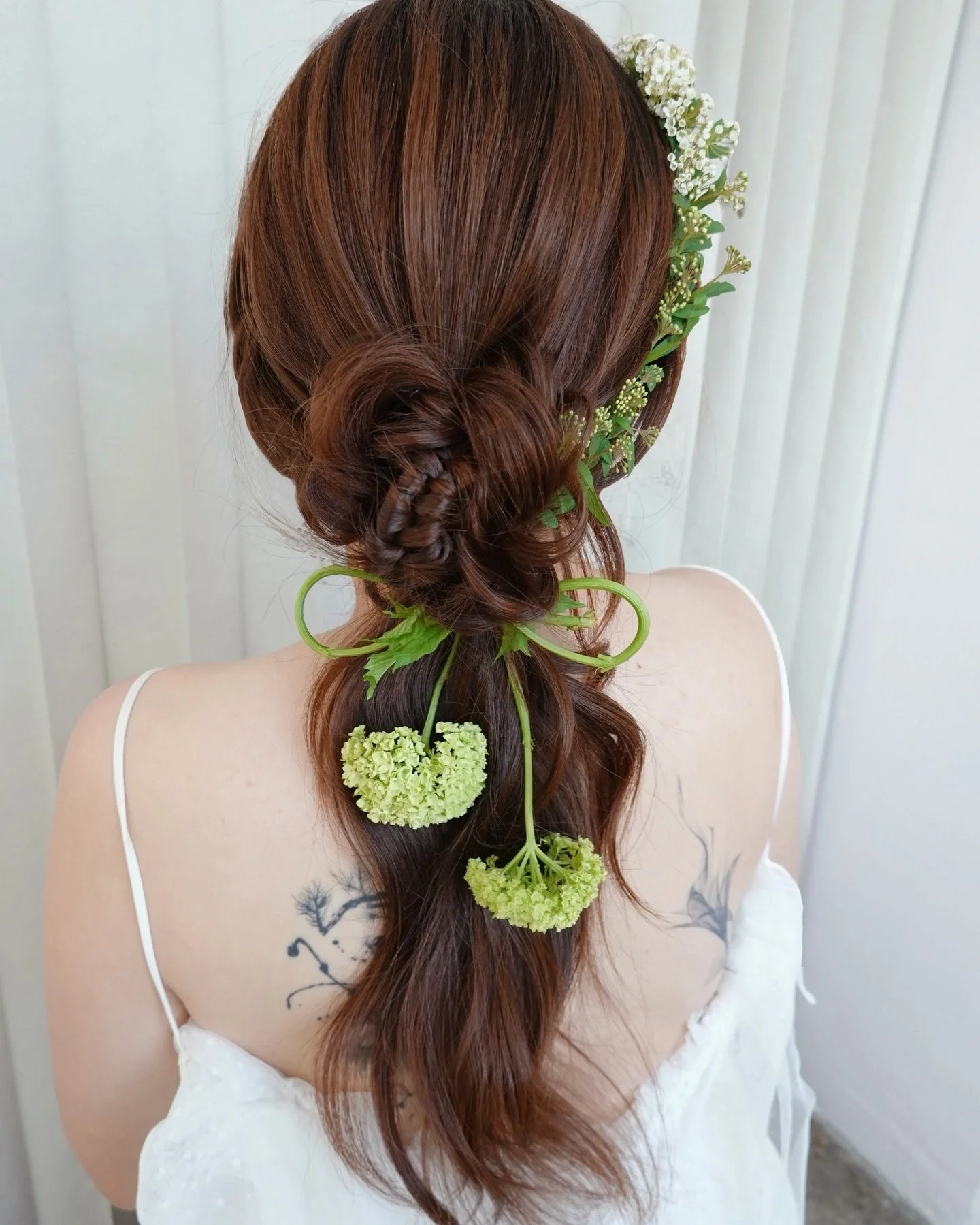 HMUA @imelda_autelier
Feminine Clean looks that whisper Delicate Beauty

Floral stems woven into ribbons, like sweet cherries on a soft ponytail 🍒🌿

&mdash;

[No. 1 in Singapore for Most 5-Star Bridal Makeup Reviews]

#hairstyling #cute #makeup #br