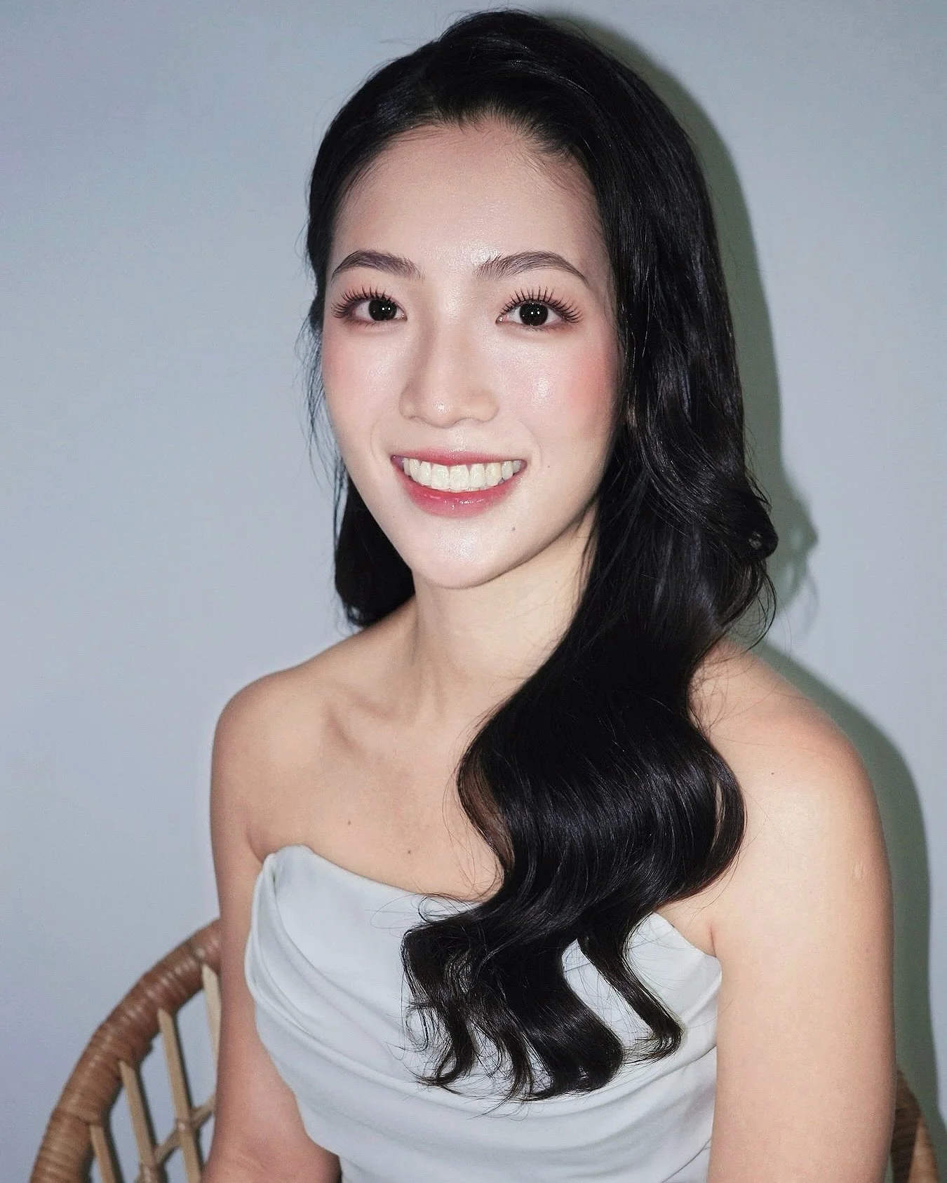 HMUA @klarissa_autelier
Bold yet Wearable, Sultry yet Soft

a look that softly enhances and complements your features ✨

&mdash;

[No. 1 in Singapore for Most 5-Star Bridal Makeup Reviews] 

#hairstyling #cute #makeup #bridal #makeupartist bridalmake