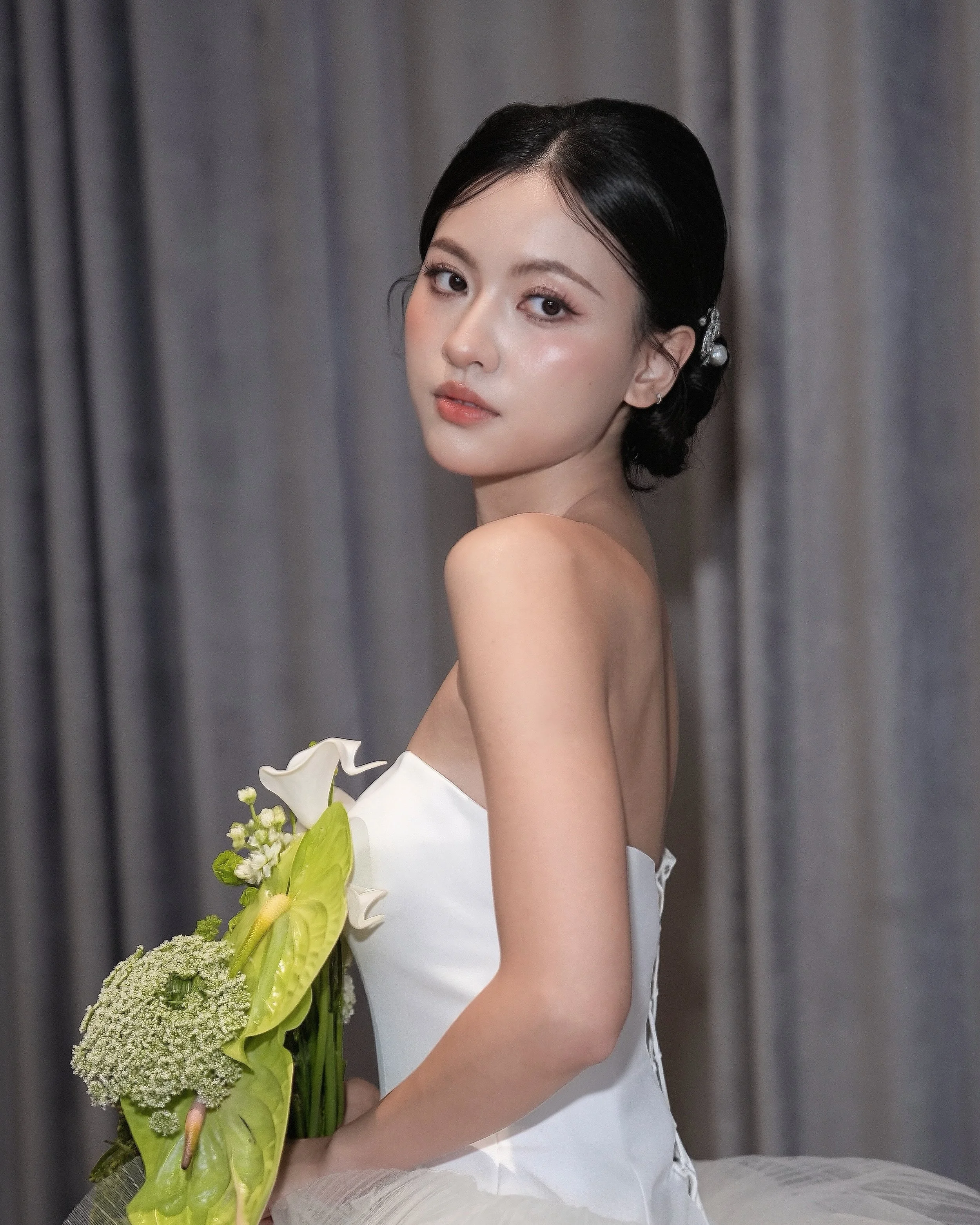HMUA @patrina_autelier
Perfectly Balanced, Polished, and Truly You

rosy and flushed, like you've just fallen in love 🍎💕

gown @houseofivorysg

&mdash;

[No. 1 in Singapore for Most 5-Star Bridal Makeup Reviews] 

#hairstyling #cute #makeup #bridal