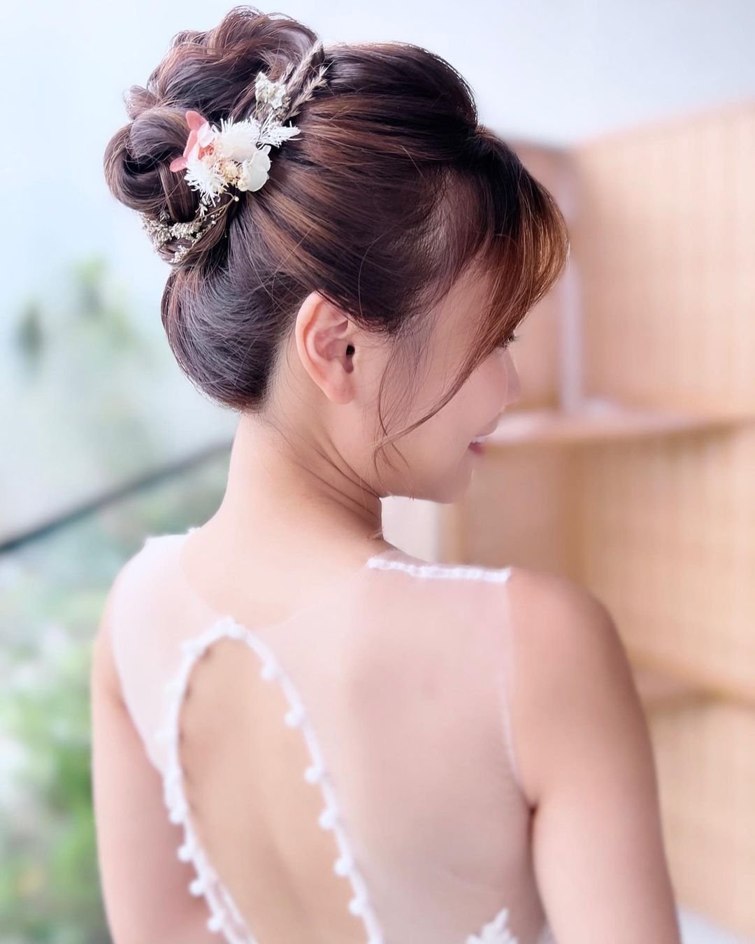 30 Romantic Wedding Hairstyles to Die for  Annie Shah