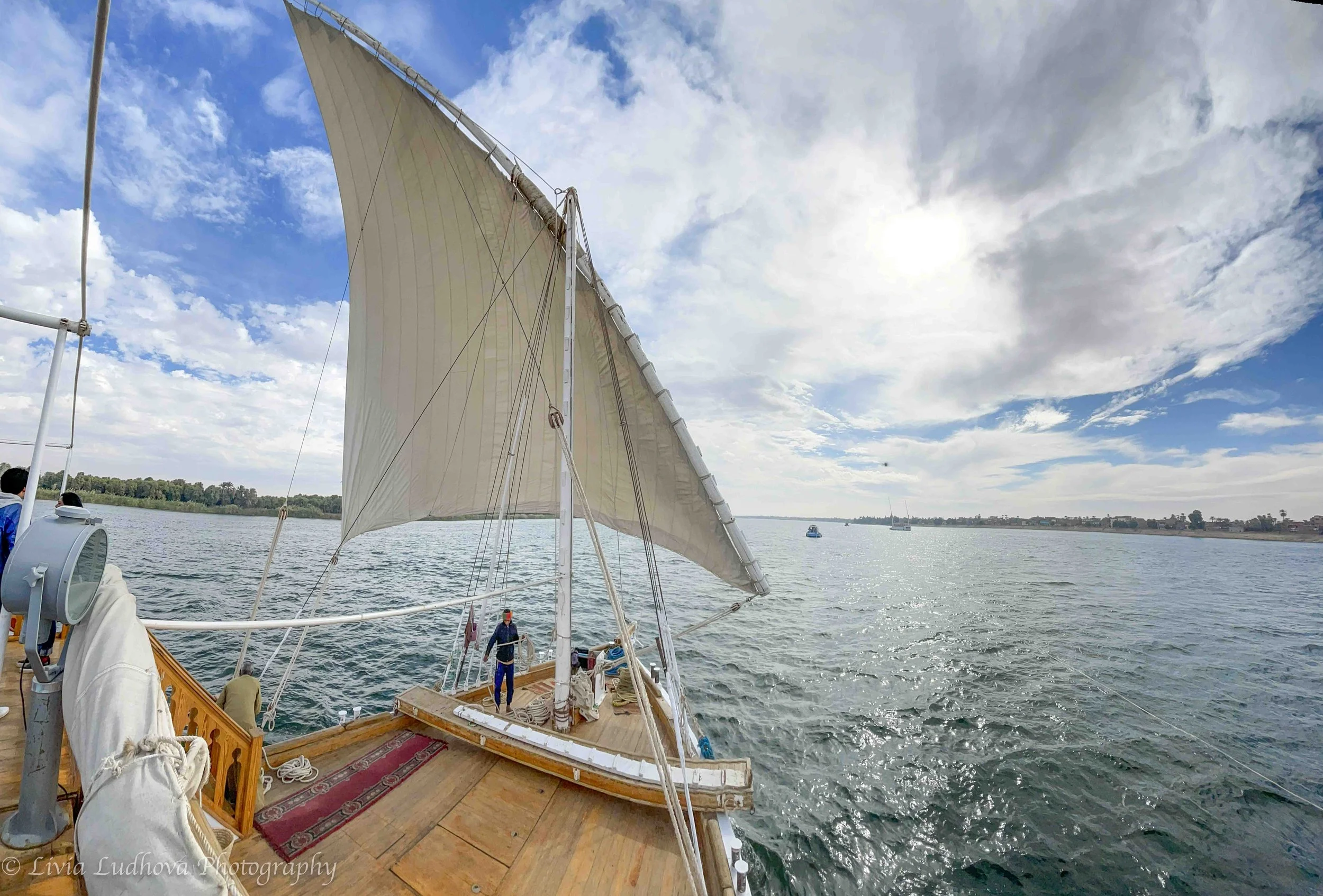 Sailing downstream on the Nile, the dahabiya relied mainly on the current; only during the lunch break did we turn briefly upstream to raise the sail and catch the north wind.