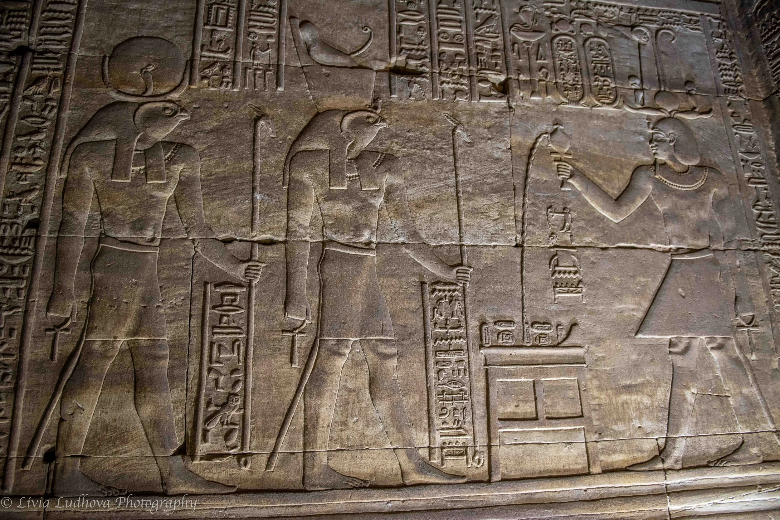 Offering scene with Horus and associated deities receiving gifts from the king, affirming divine order (ma’at) and royal legitimacy.