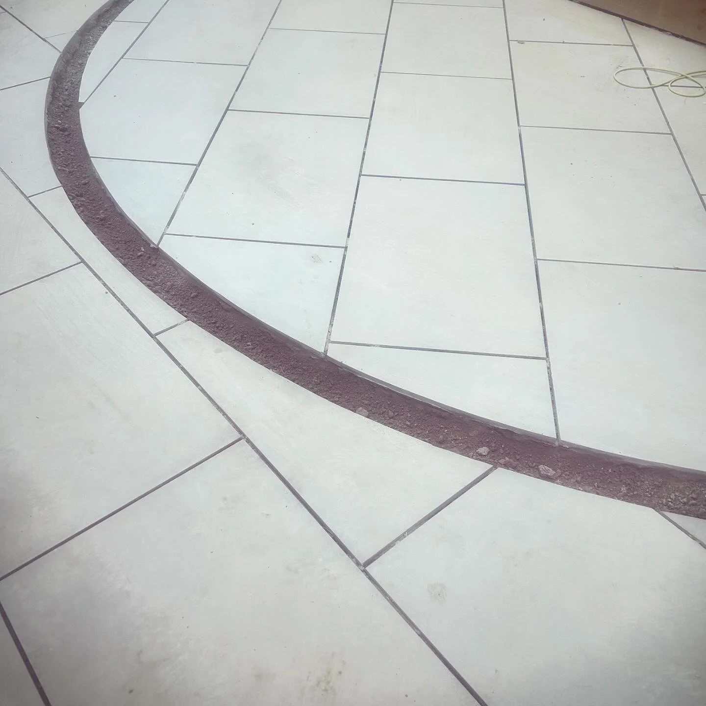 Another day of curves and setts. I&rsquo;m really happy how the rough stone setts contrast the smooth sandstone paving. 

#sandstone #patio #setts #didsbury #westdidsbury #heatonmoor #gardendesign #landscaper #garden