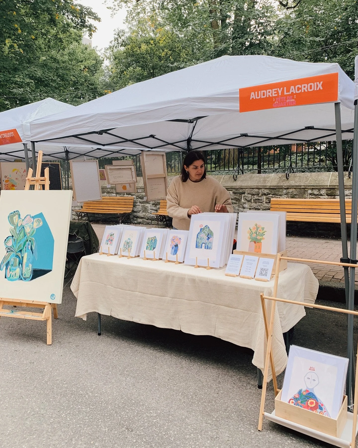 On se voit demain au @quartier_sjb 🙋🏻&zwj;♀️🌷

Merci du fond du c&oelig;ur &agrave; tous ceux qui sont pass&eacute;s me voir aujourd&rsquo;hui! 💛

Vos sourires, vos mots doux et le fait de repartir avec mes impressions sur papier&hellip; &ccedil;