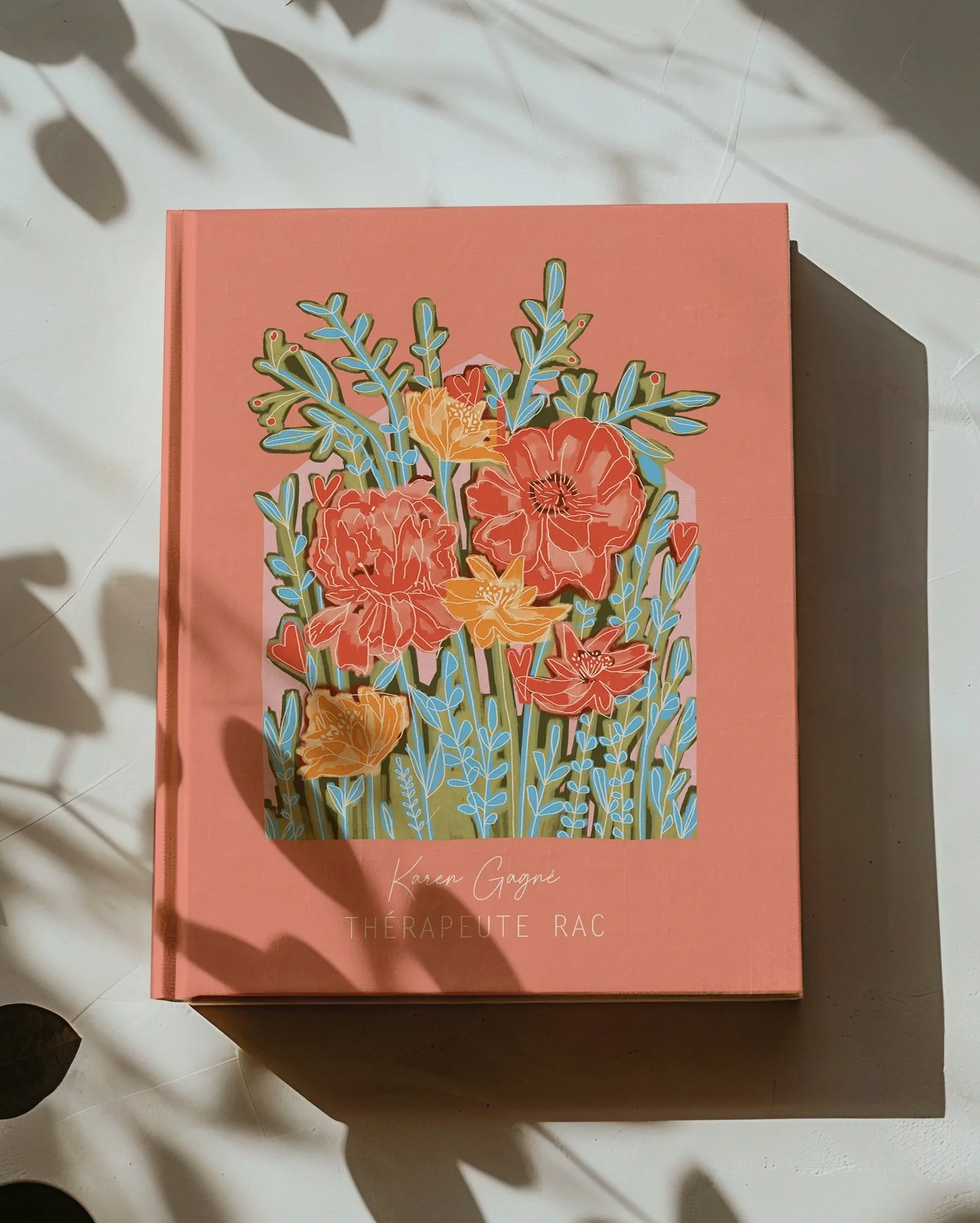 Si tu as une entreprise et que tu ressens le besoin d&rsquo;une illustration qui a du sens&hellip; ce post est pour toi.

Quand j&rsquo;ai cr&eacute;&eacute; cette couverture de carnet d&rsquo;&eacute;criture pour une th&eacute;rapeute en relation d&