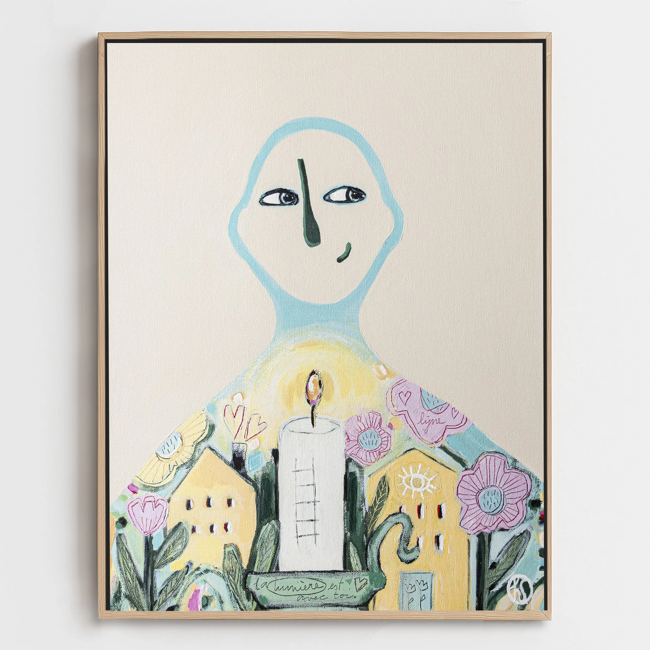 Une peinture colorée représentant une silhouette humaine avec un visage simple, des maisons, des fleurs, une bougie et des motifs abstraits, avec un style artistique abstrait.