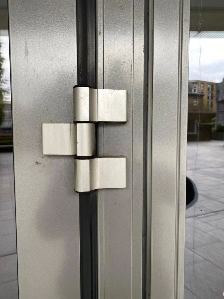hinges.jpg