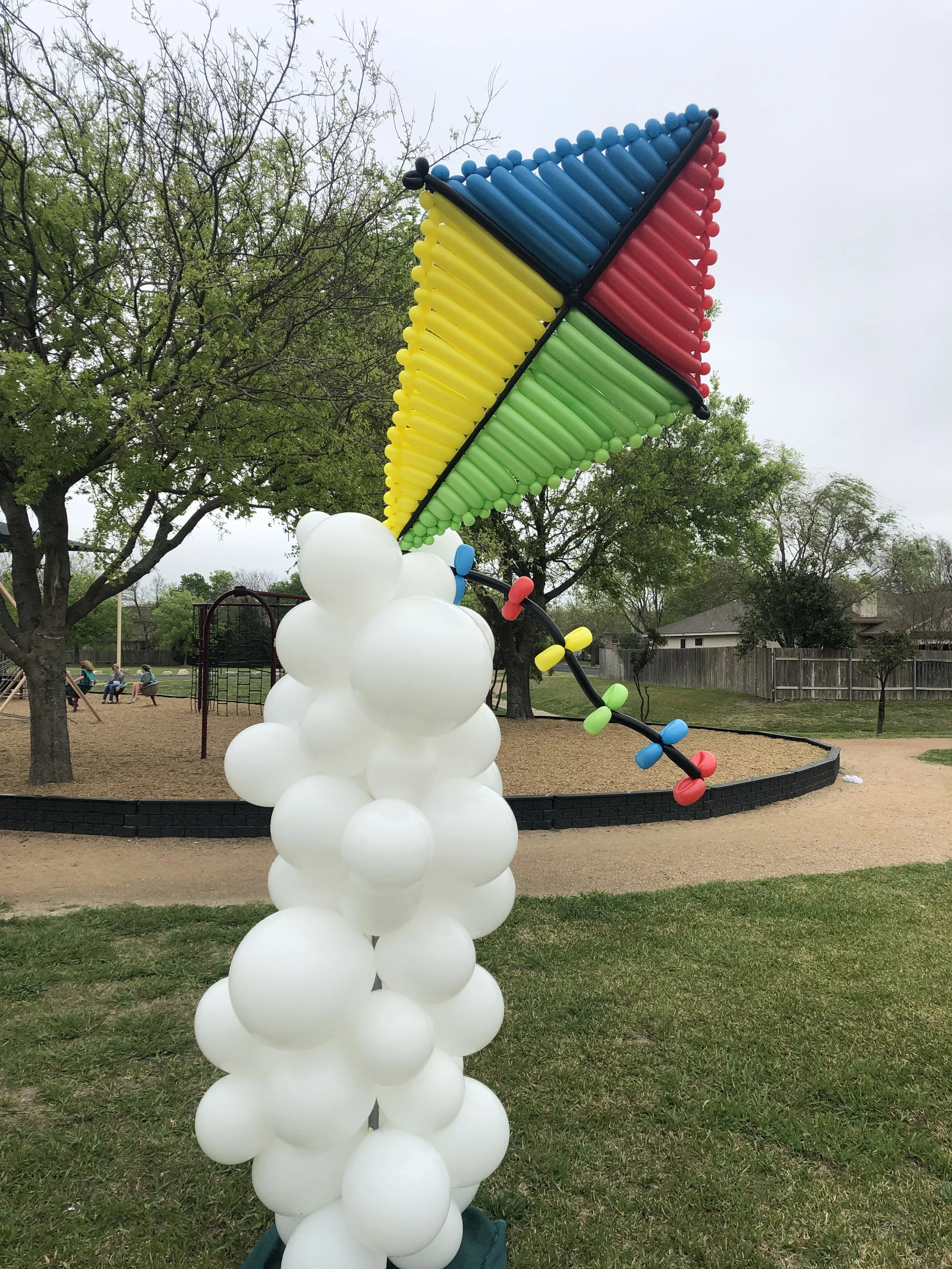 Kite balloon sculpture