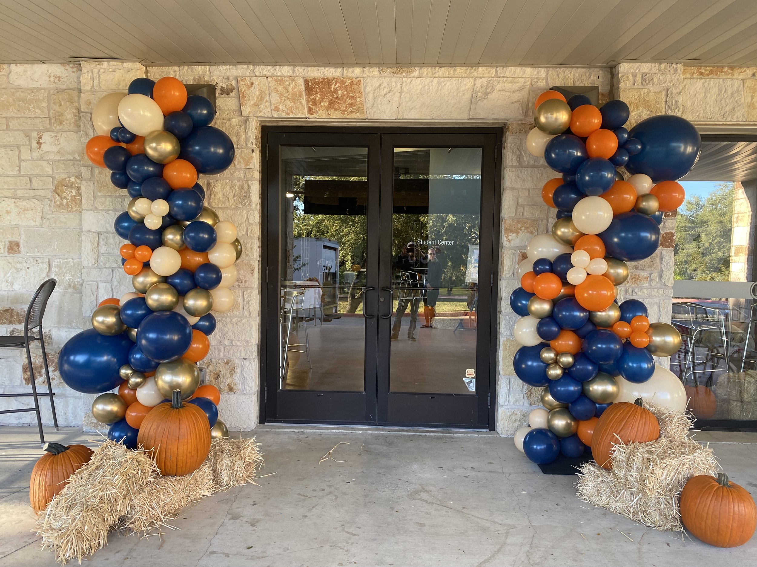 Organic balloon tower