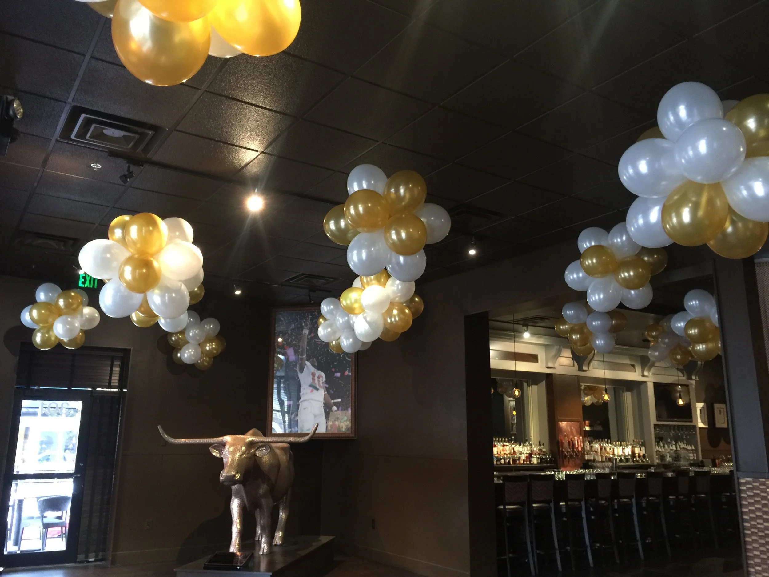 Ceiling balloon decor NYE